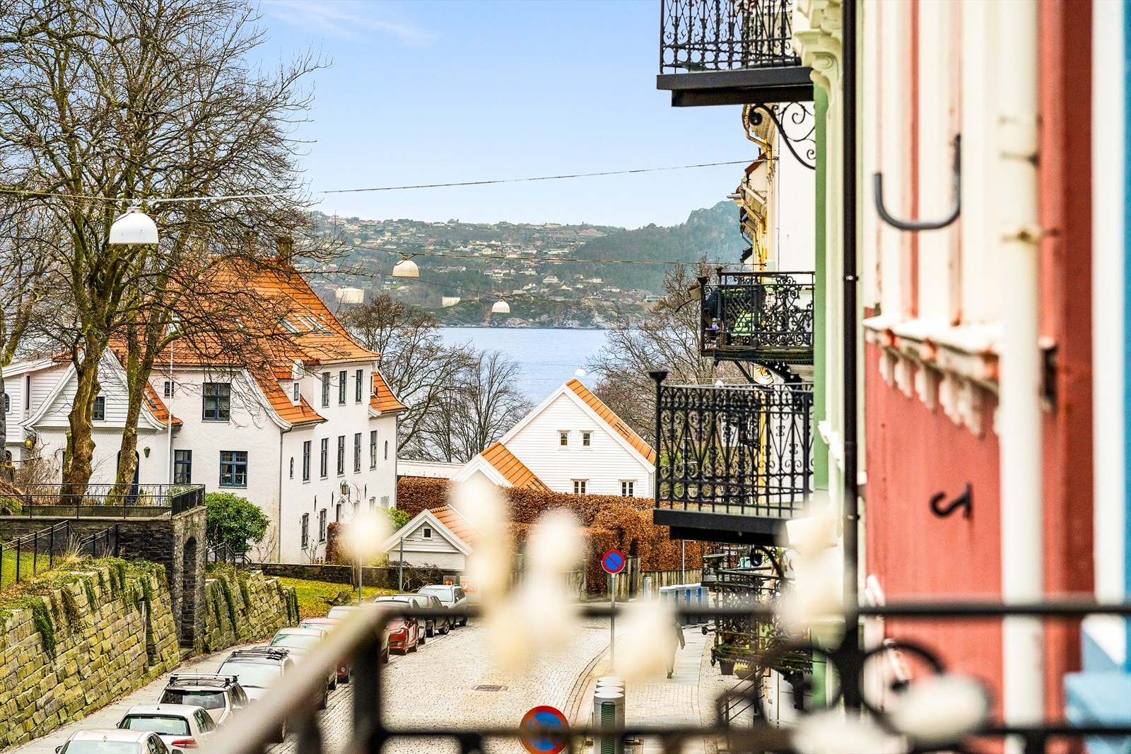 Balkongen deles med naboleiligheten Galleribilde