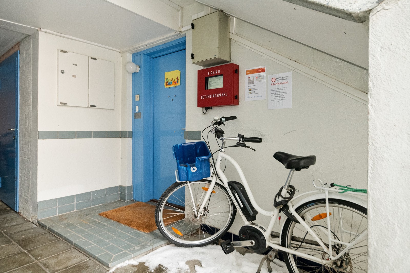 Med trappefri adkomst er det enkelt å bo enten det er barnevogner eller andre ting man skal ha med inn Galleribilde