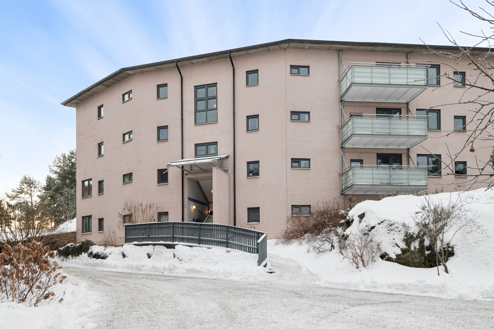 Borettslaget har egen barnehage hvor beboerne har fortrinnsrett, kun 1 minutts gange fra boligen Galleribilde