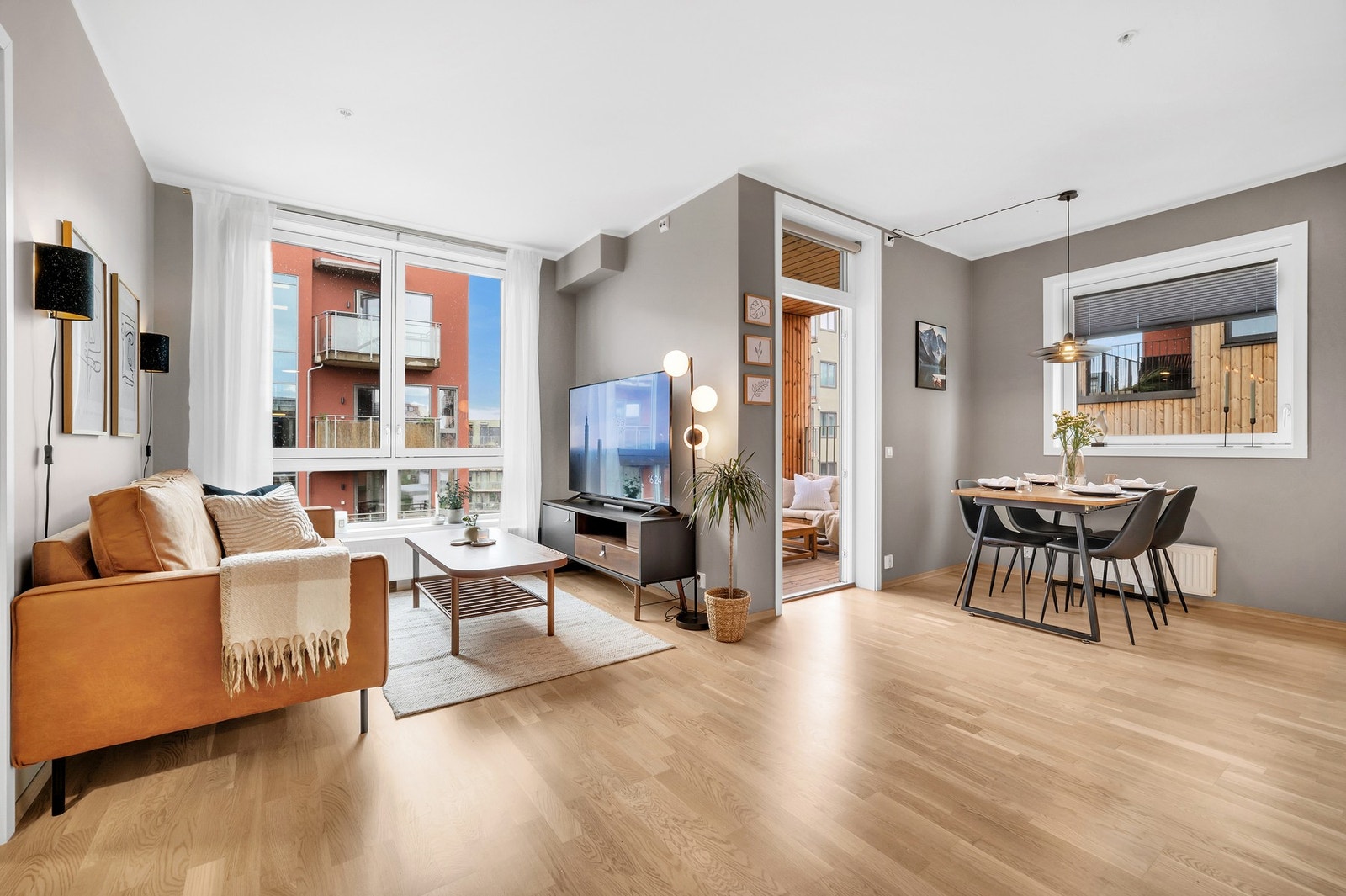 EiendomsMegler 1 v/ Mads Larsen har gleden av å ønske velkommen til Ladeveien 7! Galleribilde