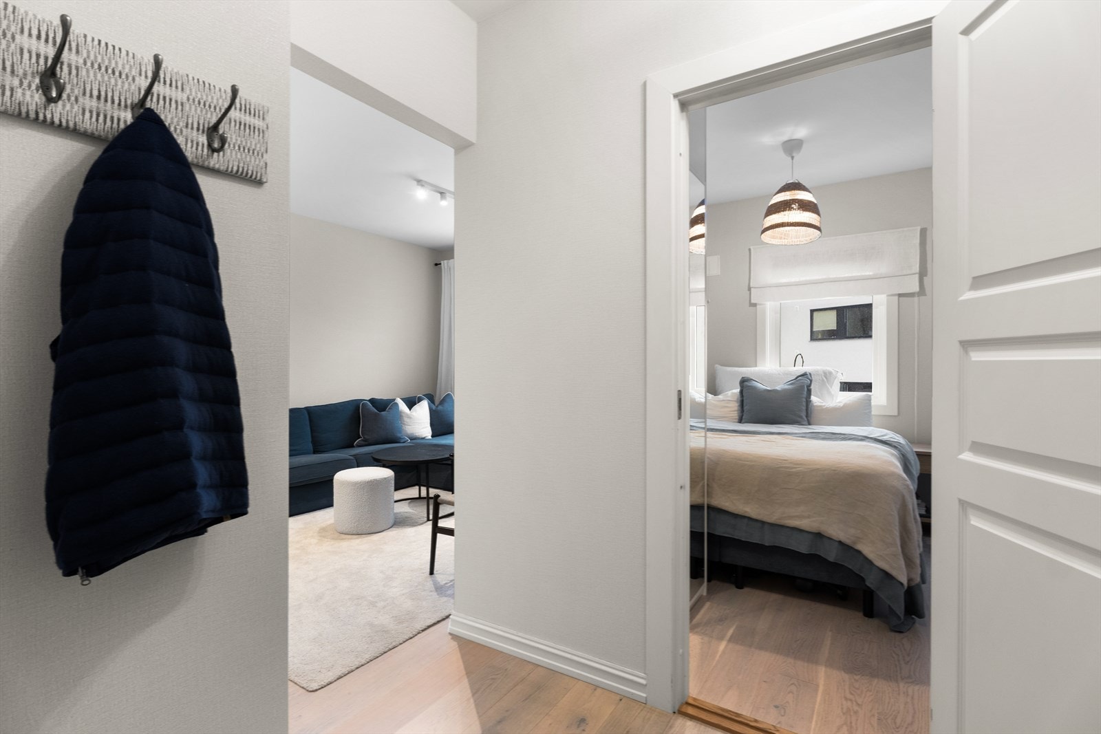 Det er godt med lagringsplass i hele leiligheten. I tillegg disponerer boligen en ekstern bod på ca. 3 m². Galleribilde