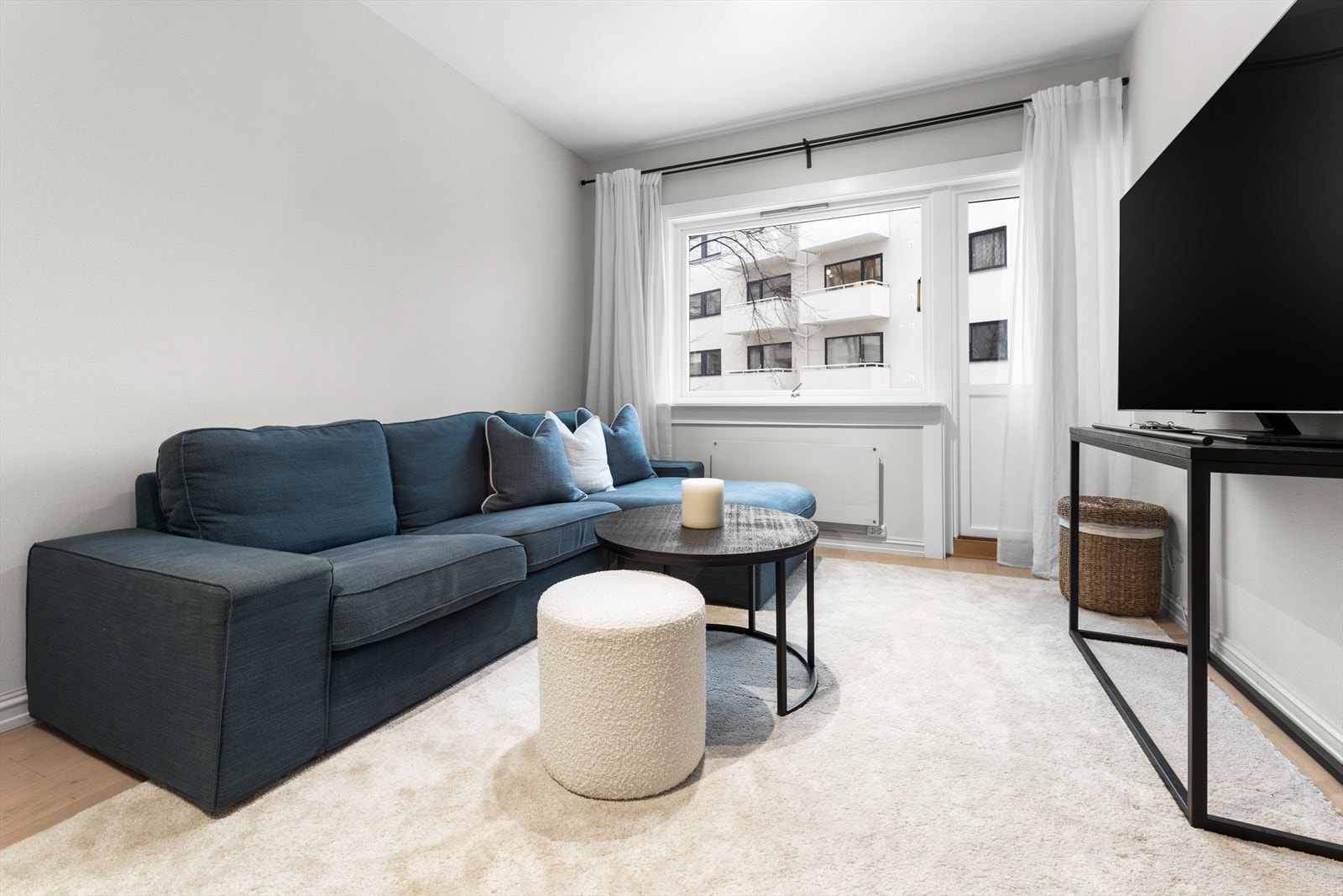 Nikolai Strickland har gleden av å presentere Frederik stangs gate 35. Tilbaketrukket 2-roms m/ solrik balkong vendt i sin helhet inn mot bakgård. Galleribilde