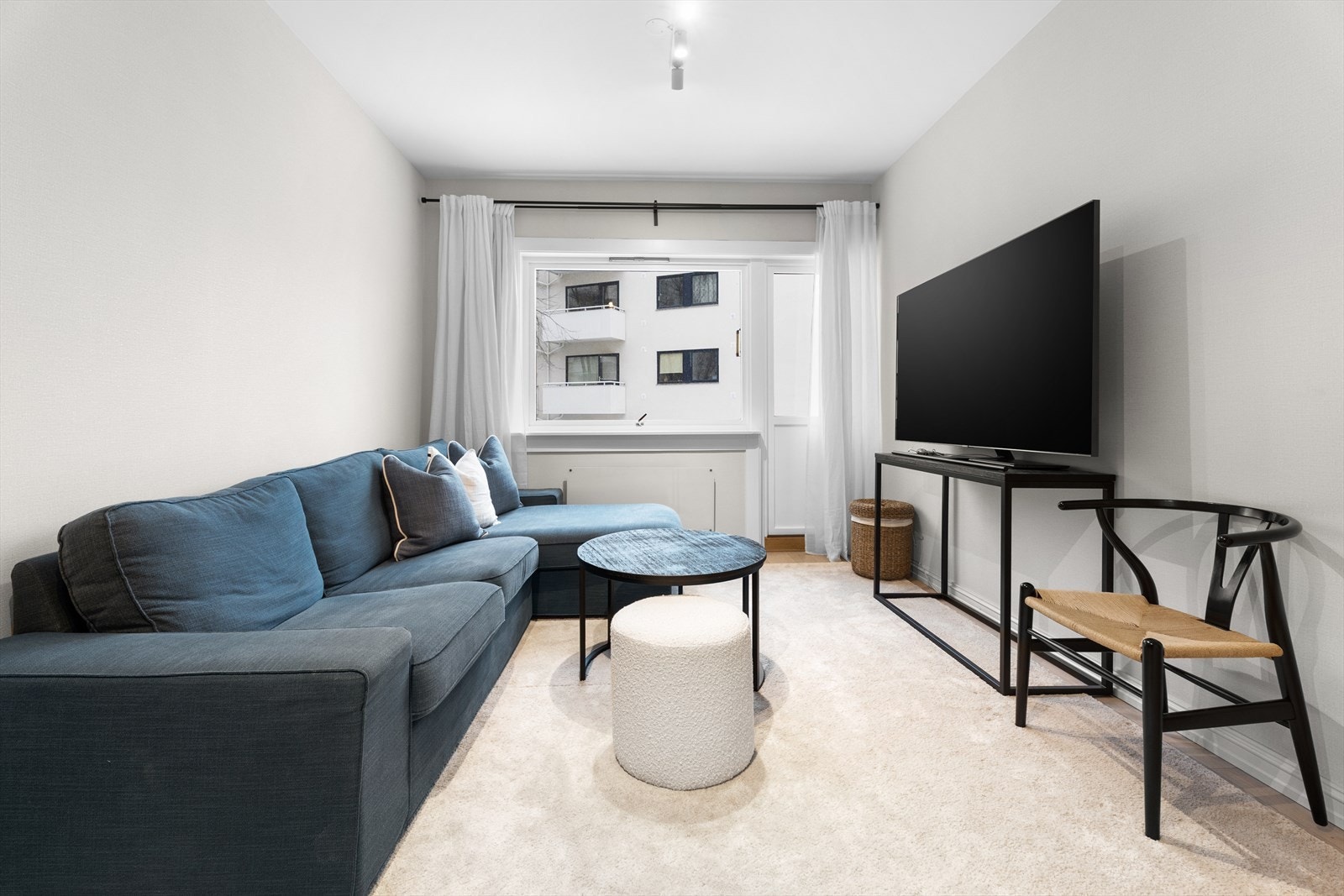 Fra stuen er det utgang til en flott østvendt balkong med plass for utemøblement og gode solforhold. Galleribilde