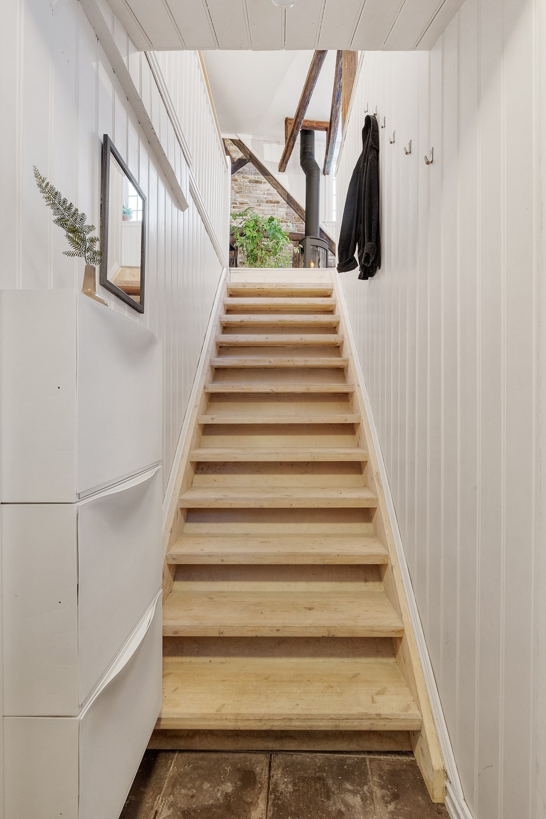 Her er det plass til skoskap og knagger for ytterjakker. Galleribilde