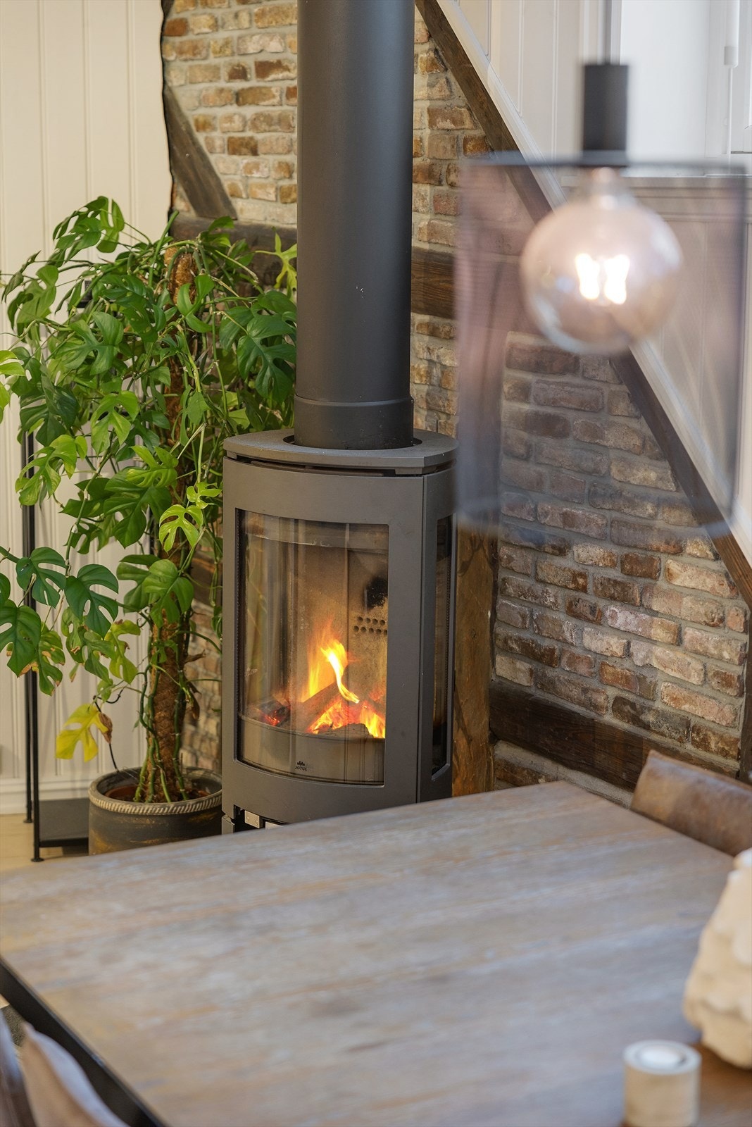 Hyggelig peisovn som gir godt med varme og god atmosfære. Galleribilde