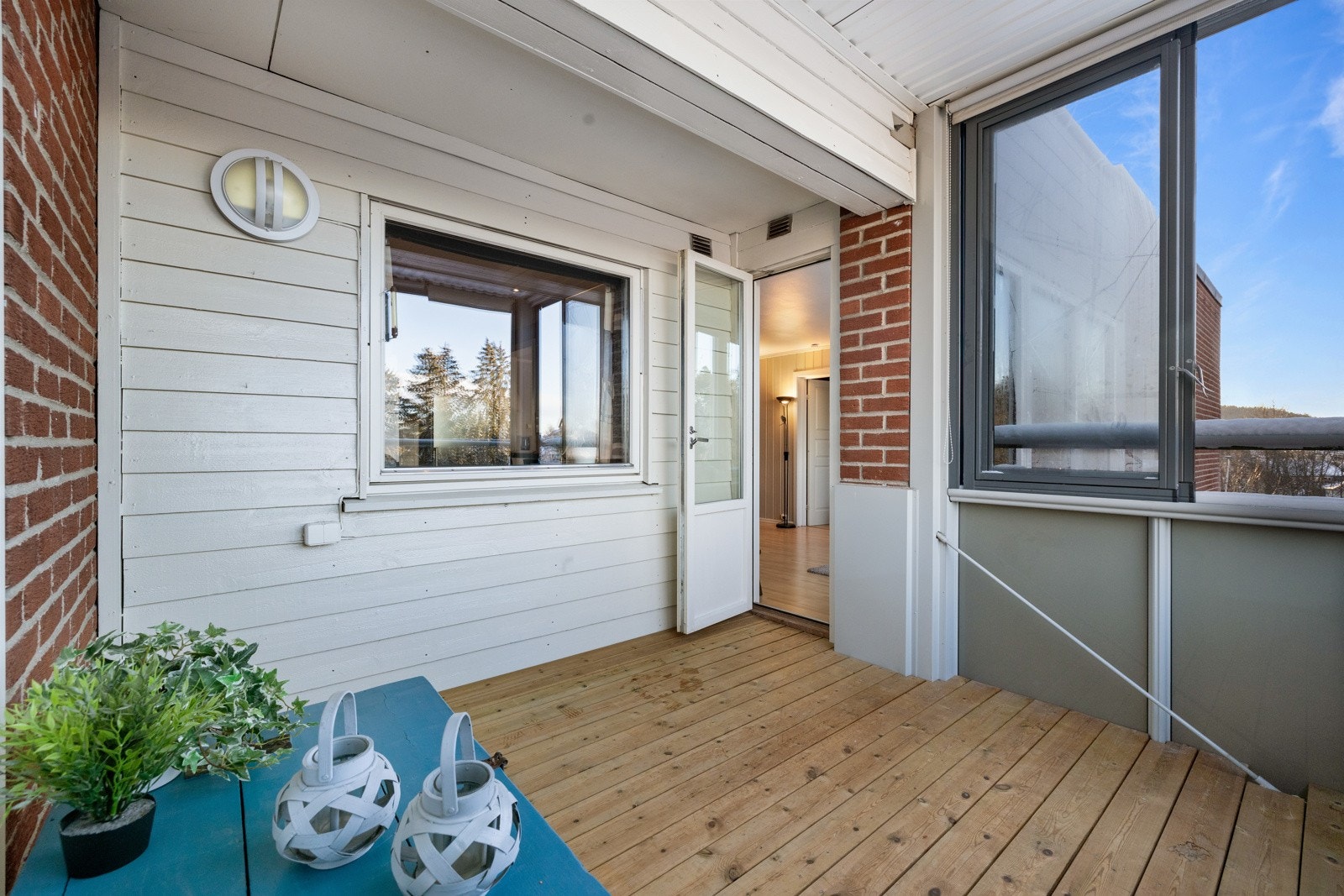 Balkongen vender mot nordvest og har gode solforhold til sen kveld. Galleribilde