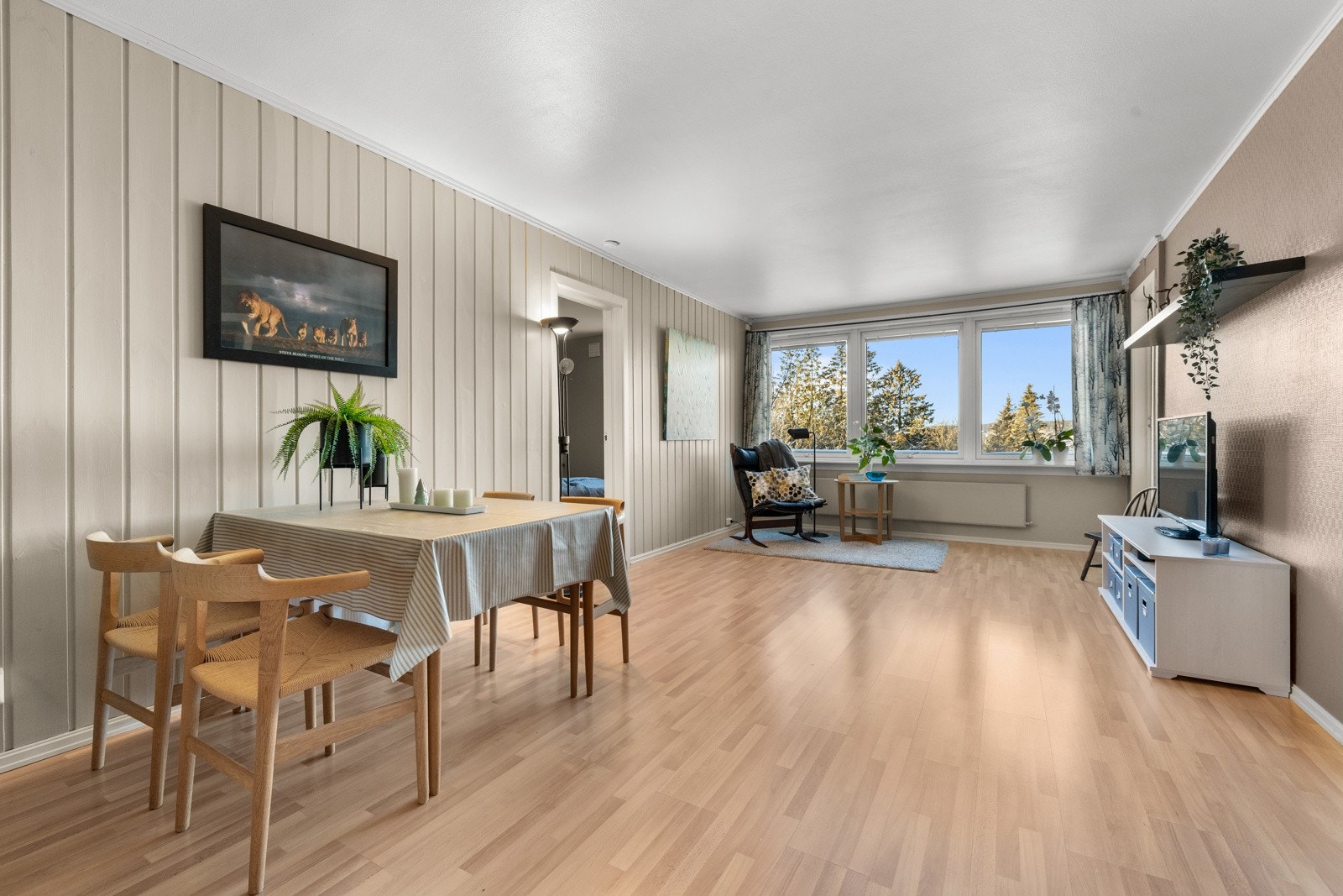 Velkommen til en hyggelig 2-roms toppleilighet på Løvenstad, presentert av Rune Emilsen v/Proaktiv Lillestrøm. Galleribilde