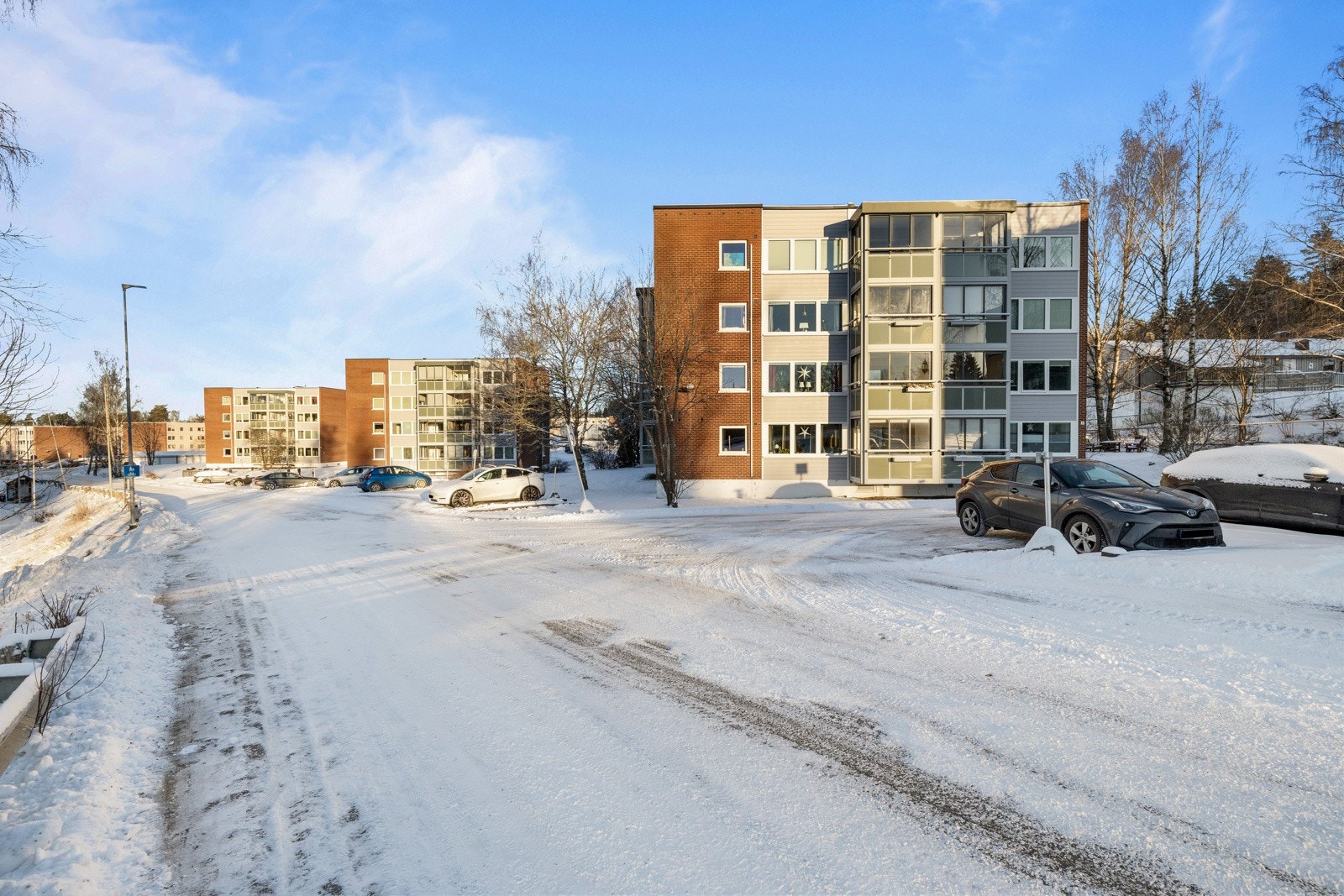 Et populørt borettslag sentralt på Løvenstad, med gangavstand til butikk, bussholdeplass, skole og barnehage. Galleribilde