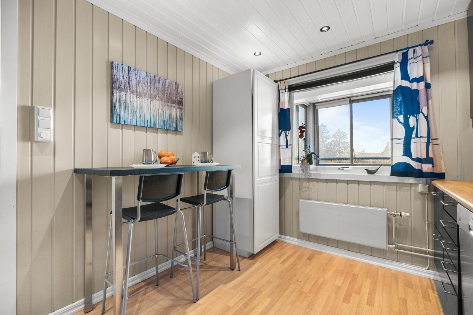 Det er plass til et lite spisebord hvis ønskelig. Galleribilde