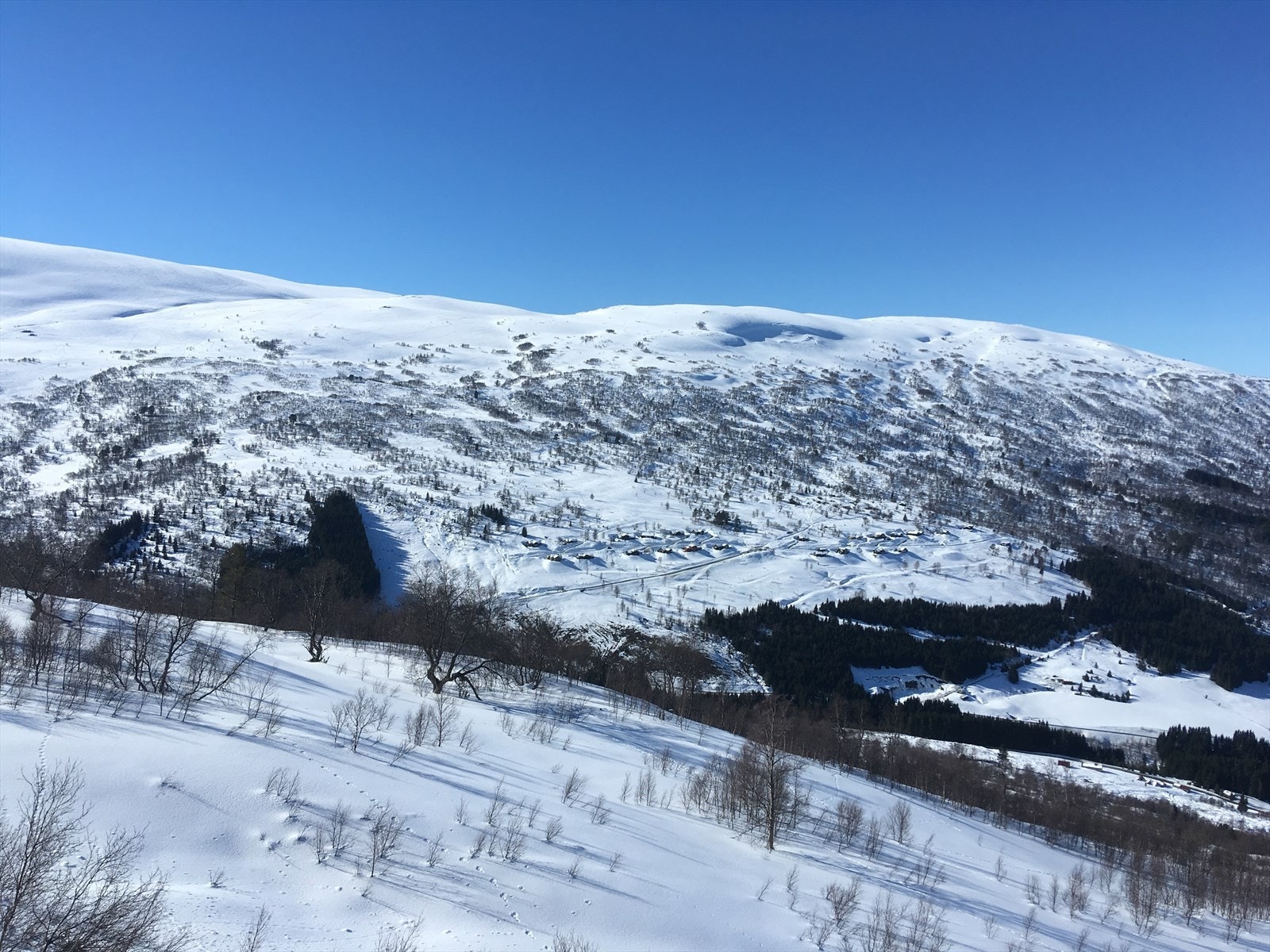 Om vinteren kan man finne på flere vinteraktiviteter som langrenn eller slalom. Galleribilde