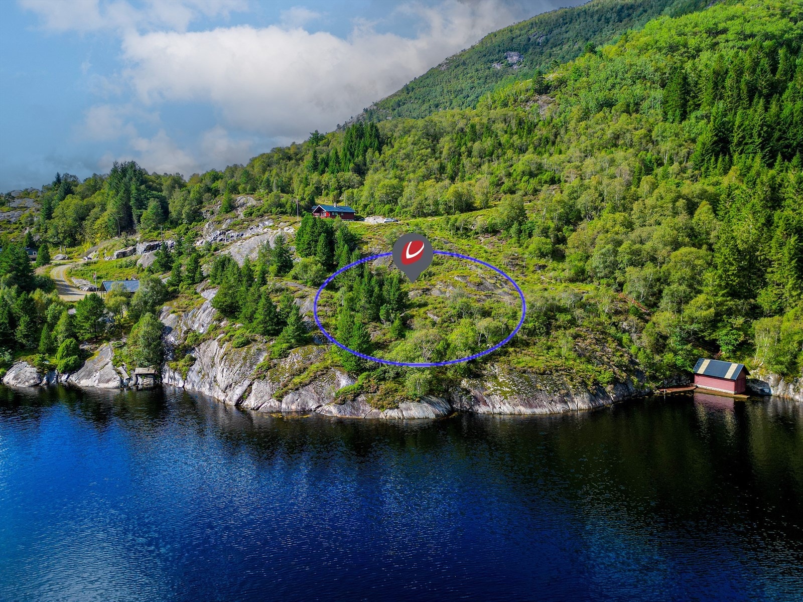 Markering viser omtrentlig plassering på tomt i terreng, men er ikke nøyaktig inntegnet. Galleribilde