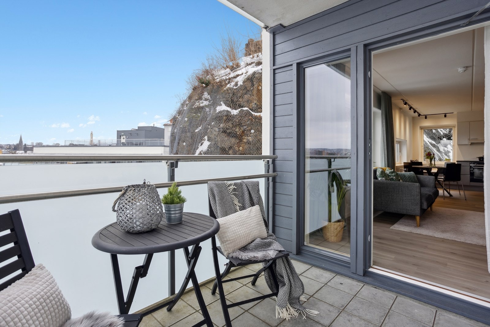 Fra stuen er det utgang til leilighetens balkong 5,6 m². Galleribilde