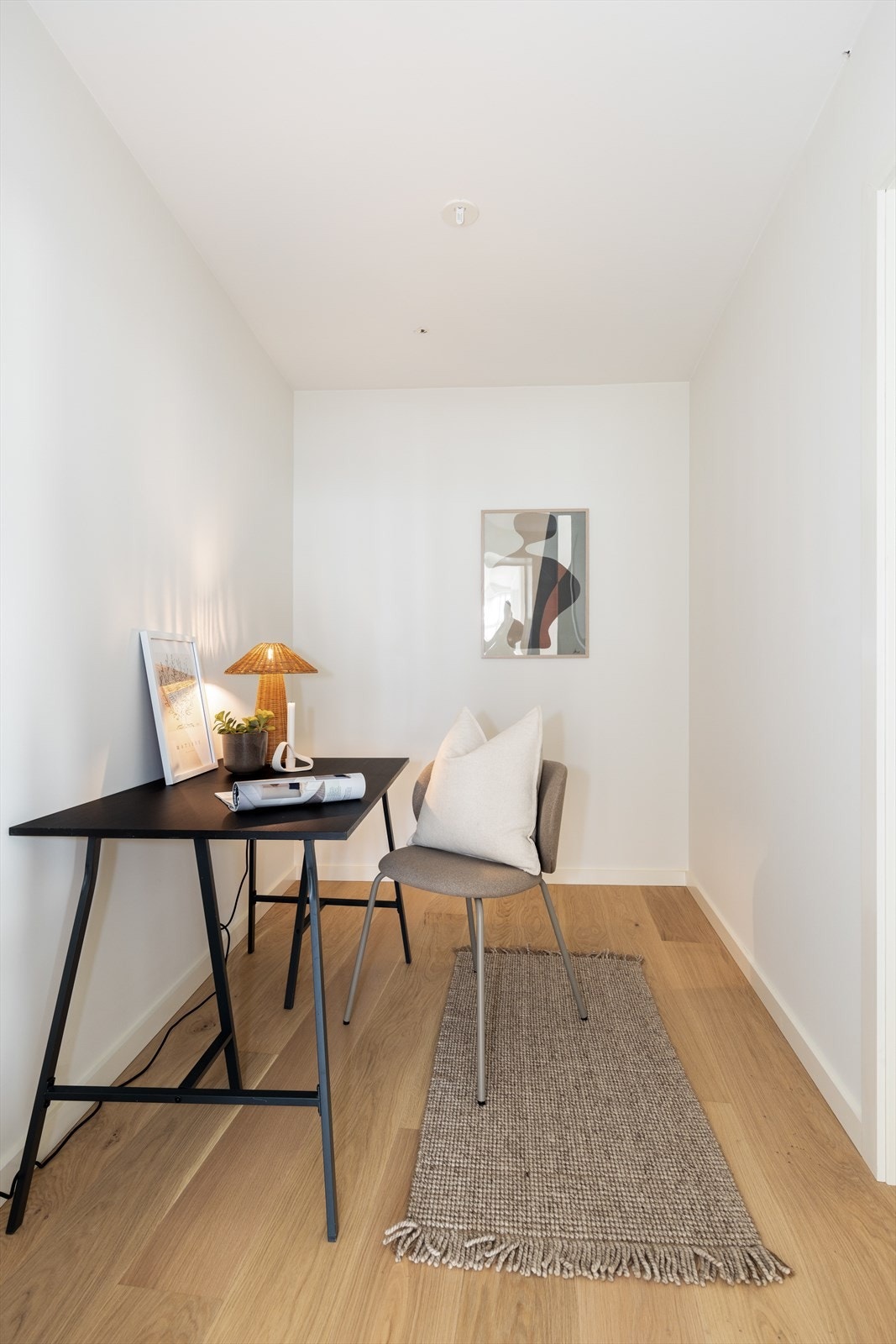 Romslig bod, som i dag er innredet som kontor. Galleribilde