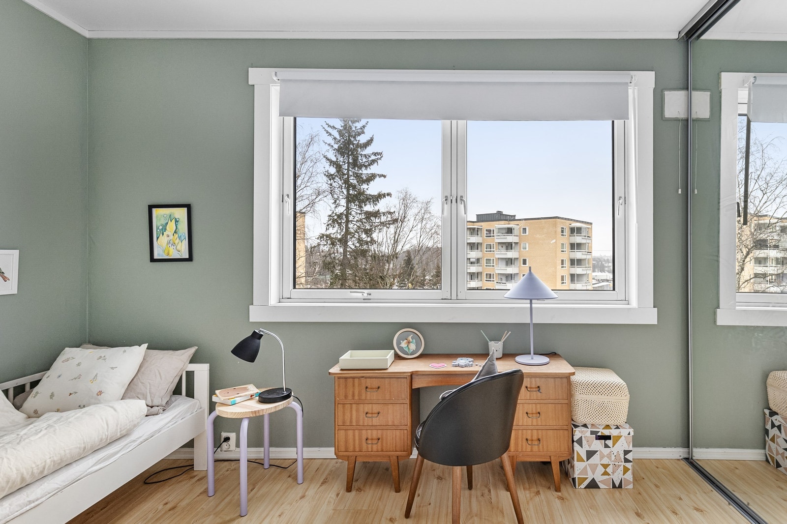 Rommet passer perfekt til enten gjesterom, barnerom eller kontor. Galleribilde