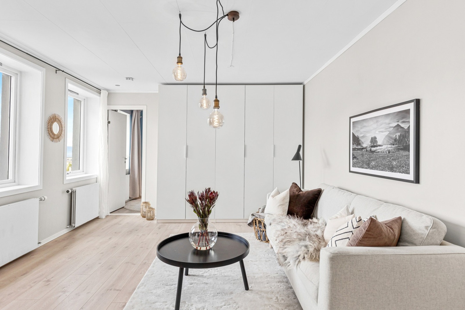 Leiligheten varmes opp ved fjernvarme og elektrisk oppvarming. Galleribilde
