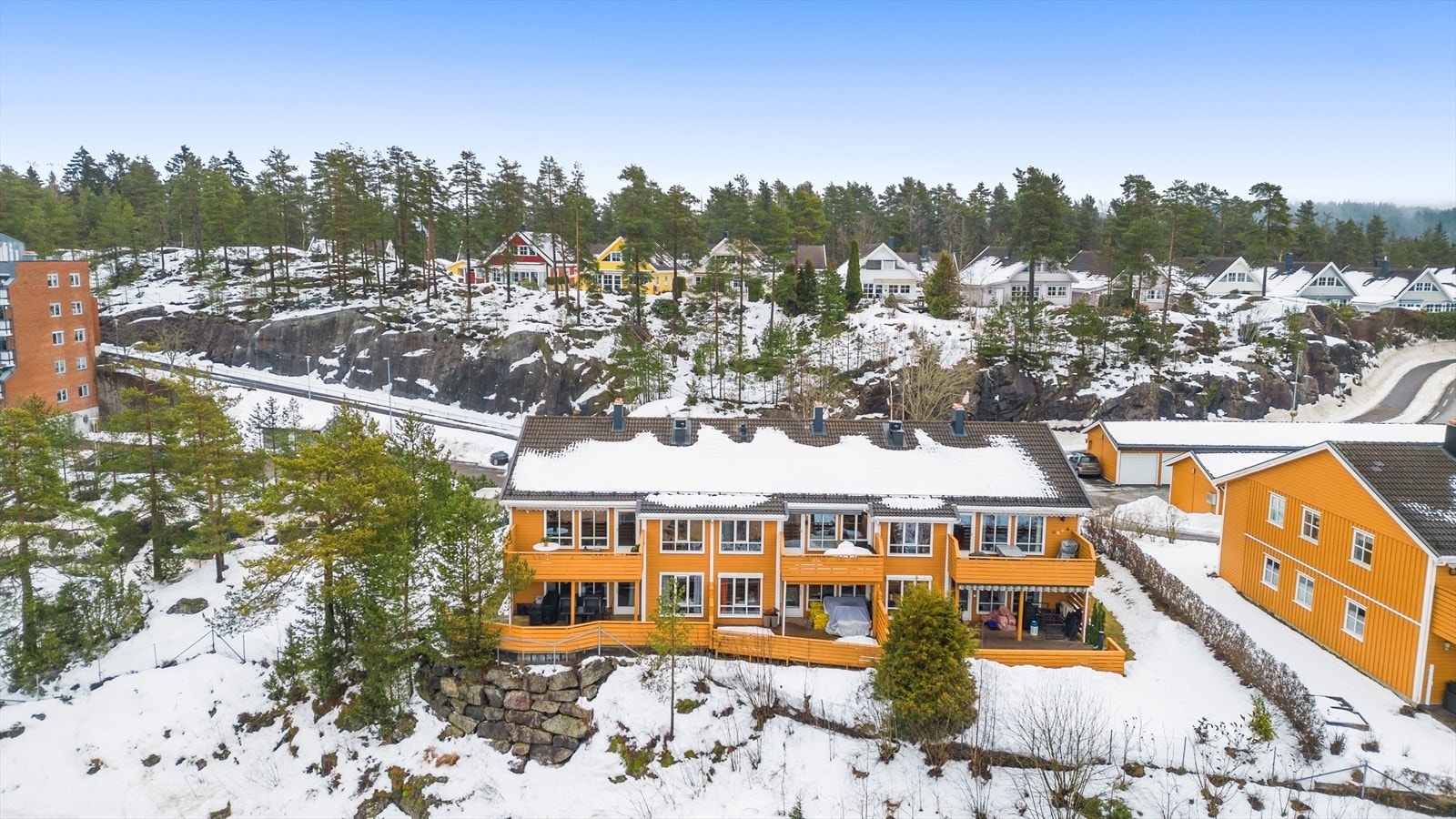 En attraktiv 4-roms leilighet med panoramautsikt og nyere bad og kjøkken. Galleribilde