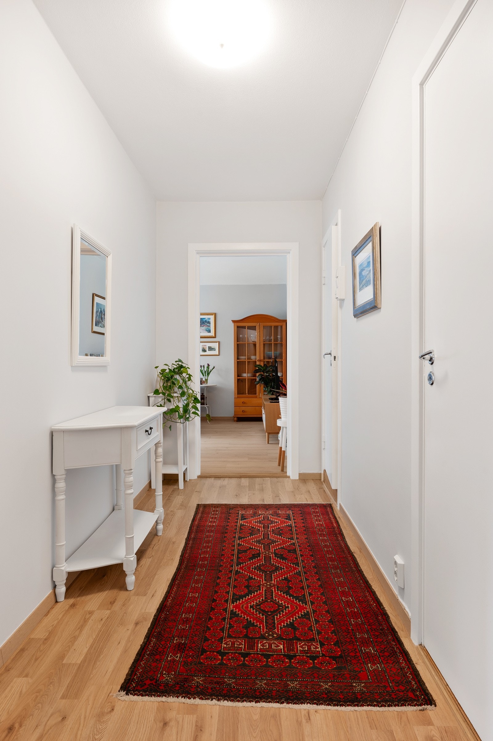 Leiligheten har slett entredør med brannklasse B30 og lydklasse 40dB. Galleribilde