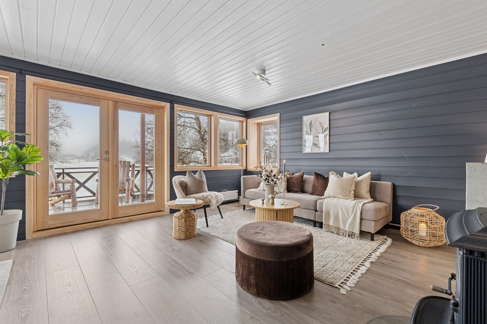 Velkommen til Sinnesringen 20! En lekker fritidseiendom med fantastisk beliggenhet på Myraleidet i Sirdal. Presentert av Sondre Aamodt v/ DNB Eiendom. Galleribilde