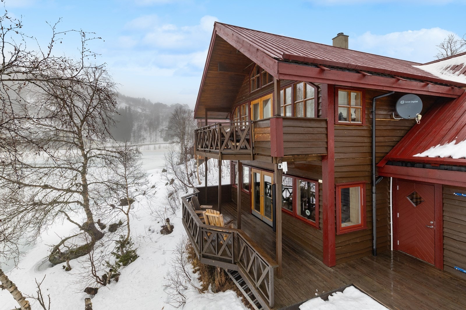 Terrassen er på 16 kvm. Her er det rikelig med plass til sittegruppe, bord og annet. Galleribilde