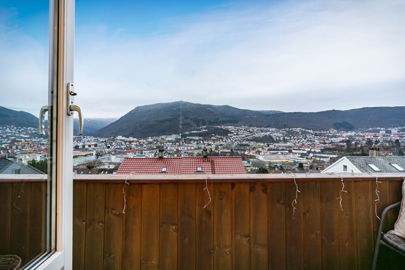 - Nydelig utsikt mot Ulriken, det høyeste byfjellet i Bergen - Galleribilde