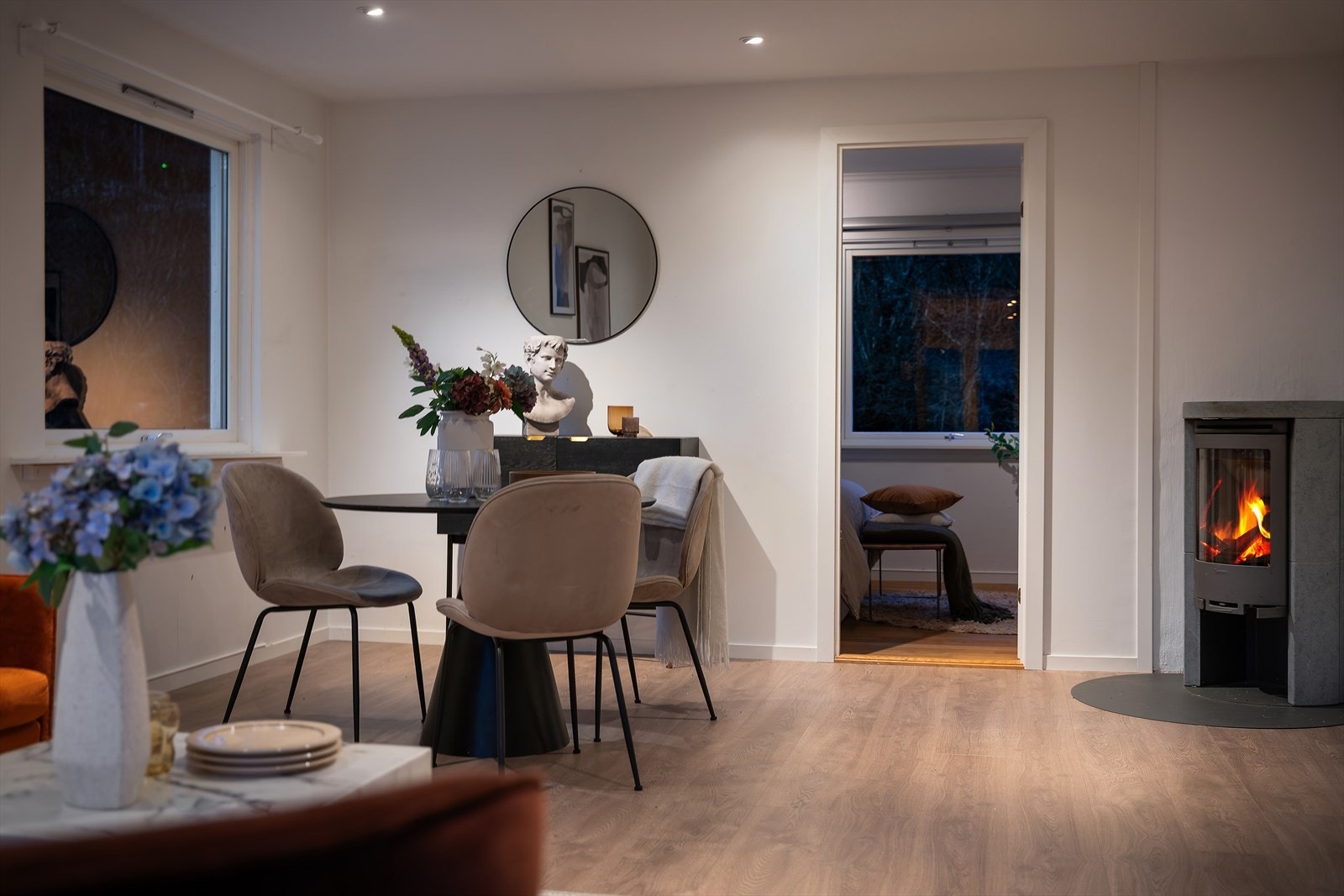 - Her ligger alle forhold til rette for en hyggelig middag med familie og venner - Galleribilde