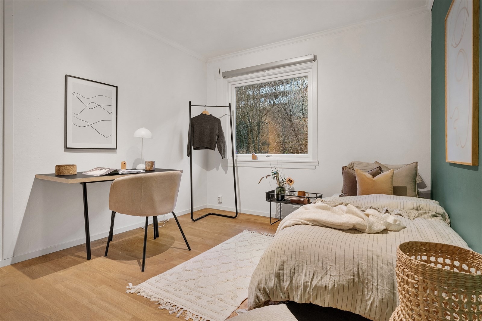 - Gjør som selger og innred til et kontor som kan kombineres med soverommet - Galleribilde