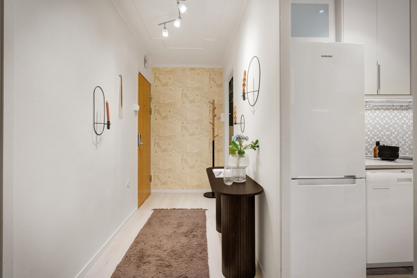 - Lys entré på 5,8 m² - Galleribilde