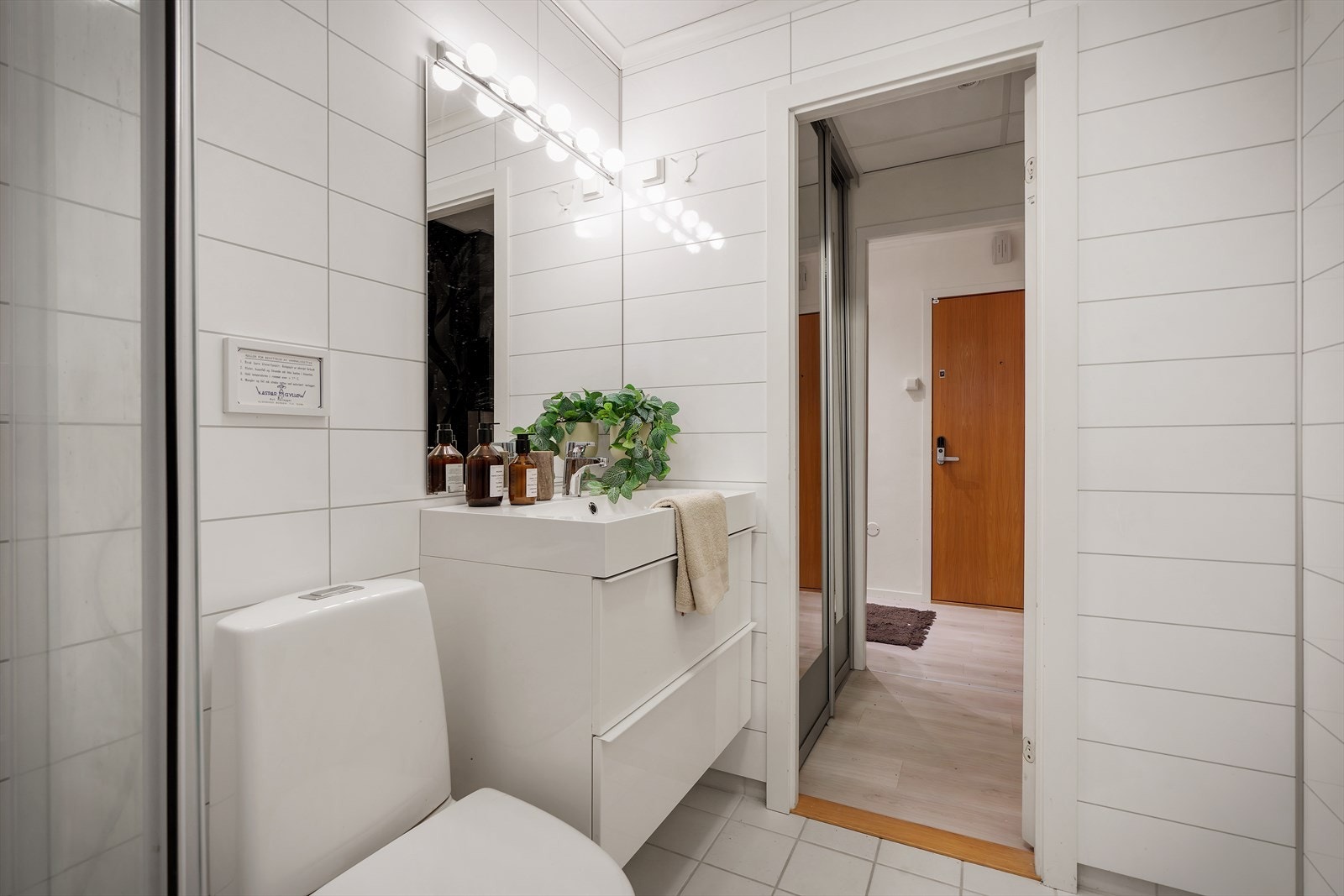 - Badet har deilige varmekabler i gulvet - Galleribilde