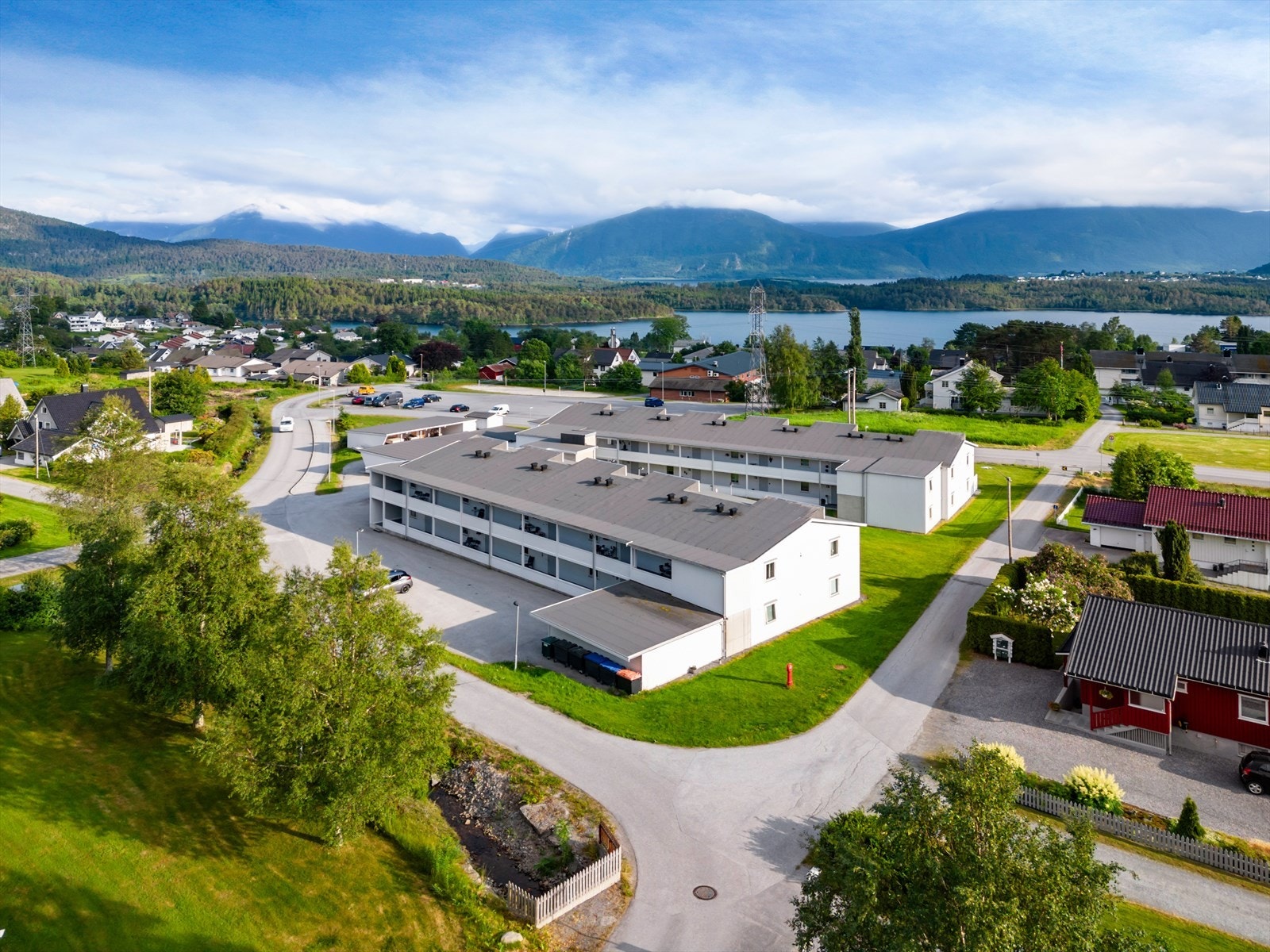 Sentralt beliggende leilighet fra 2008 i Skodje sentrum Galleribilde