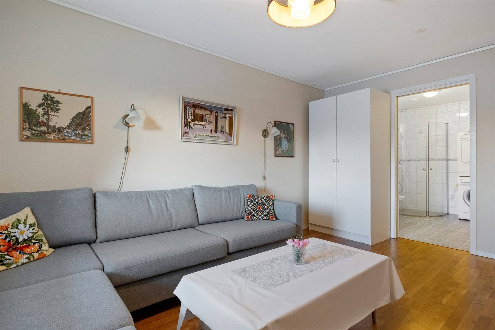 Det er også direkte adkomst fra hovedsoverom til badet Galleribilde