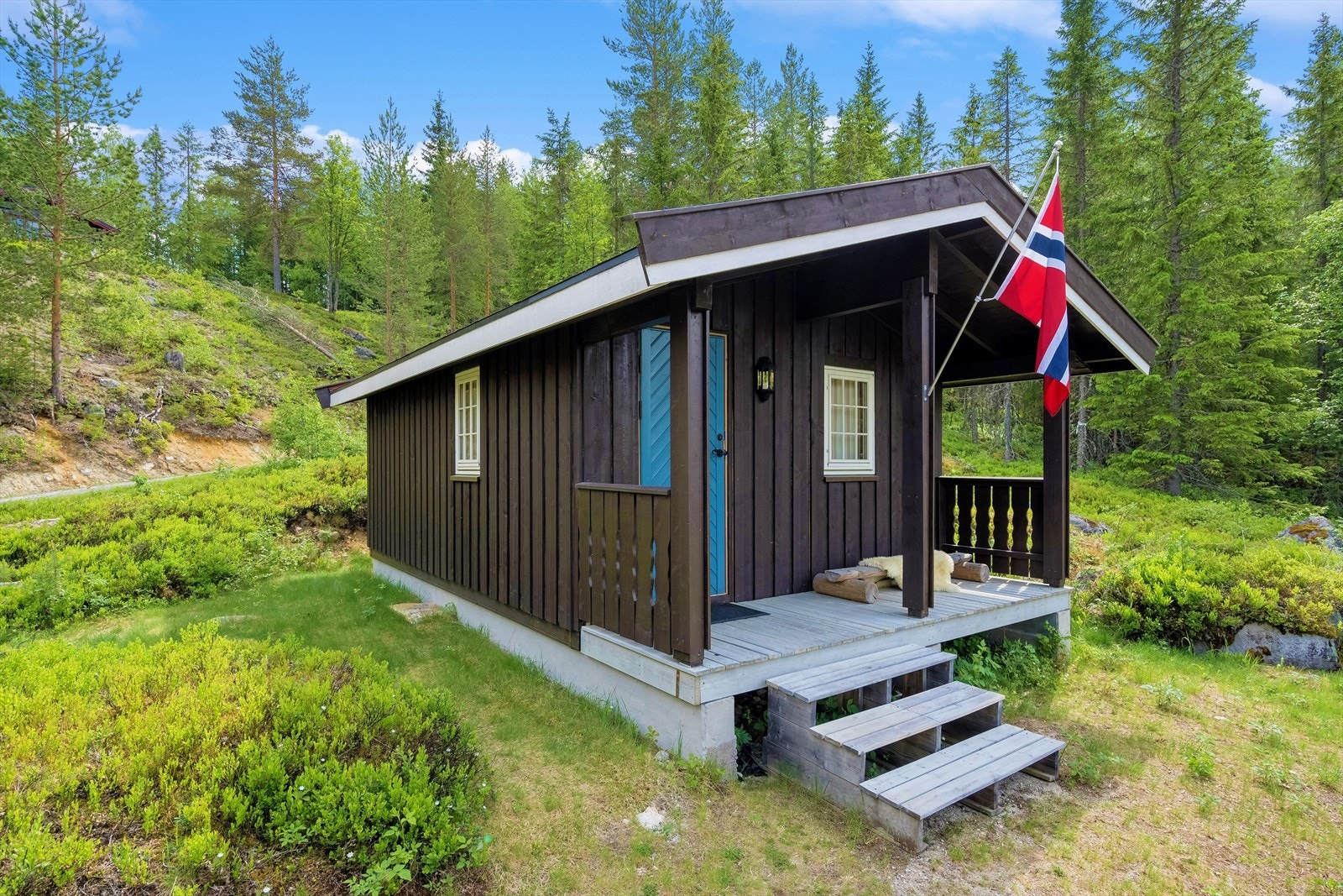 Praktisk med anneks på tomten. Fint for gjester som er på besøk Galleribilde