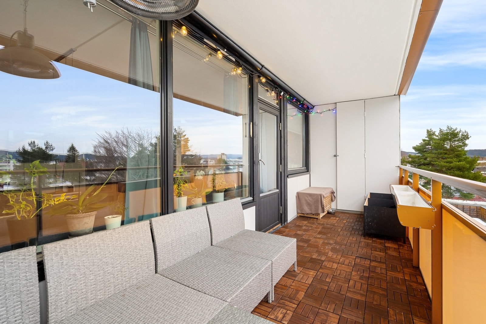 God plass til ønsket utemøblement for sosiale sammenkomster. Galleribilde