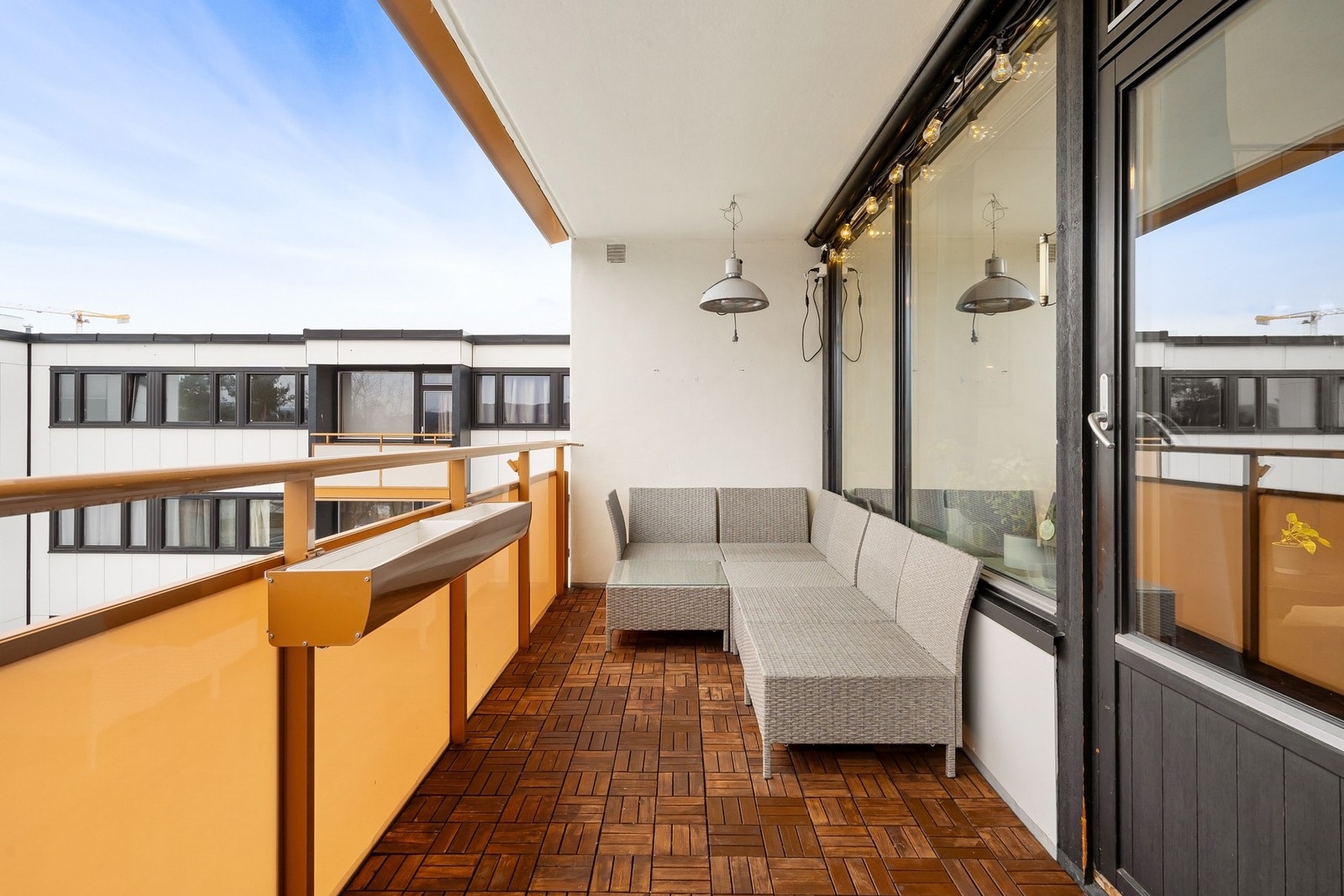 Fra stuen er det utgang til en sørvendt balkong med gode solforhold. Galleribilde