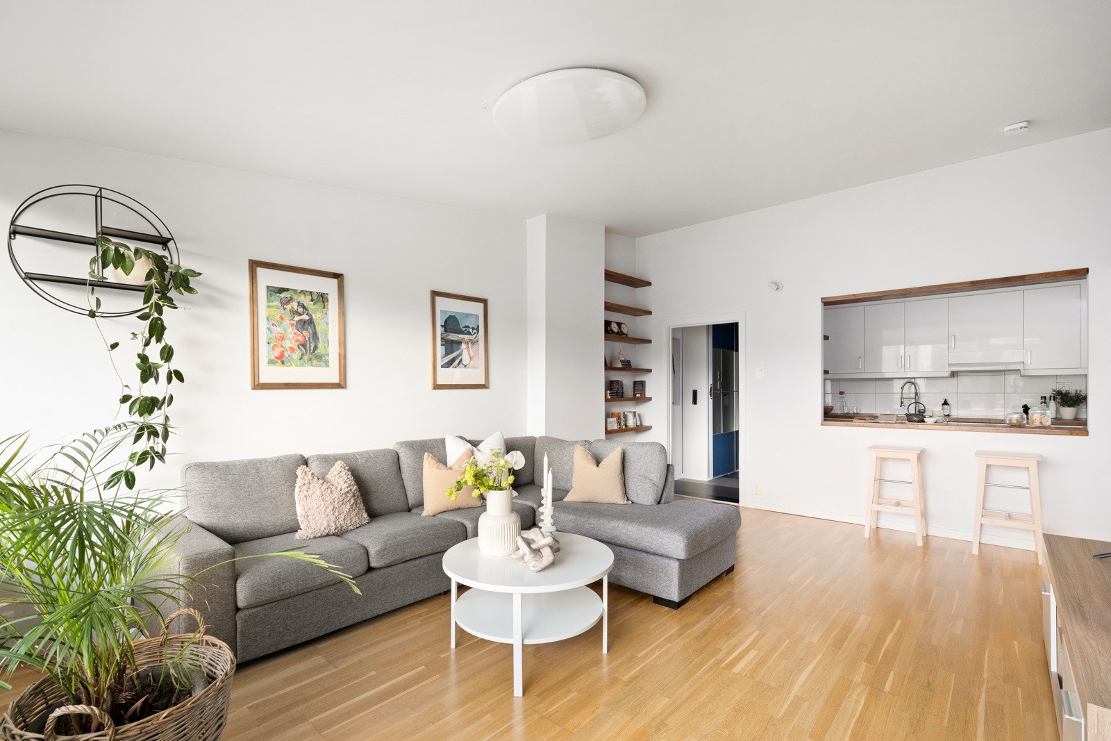 Velkommen til Leif Dietrichsons gate 18, en pen 4-roms andelsleilighet med åpen planløsning Galleribilde