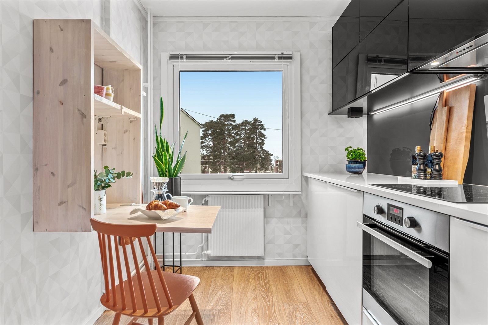 Hyggelig og praktisk spiseplass. Her kan man nyte en kaffe før dagen starter. Galleribilde