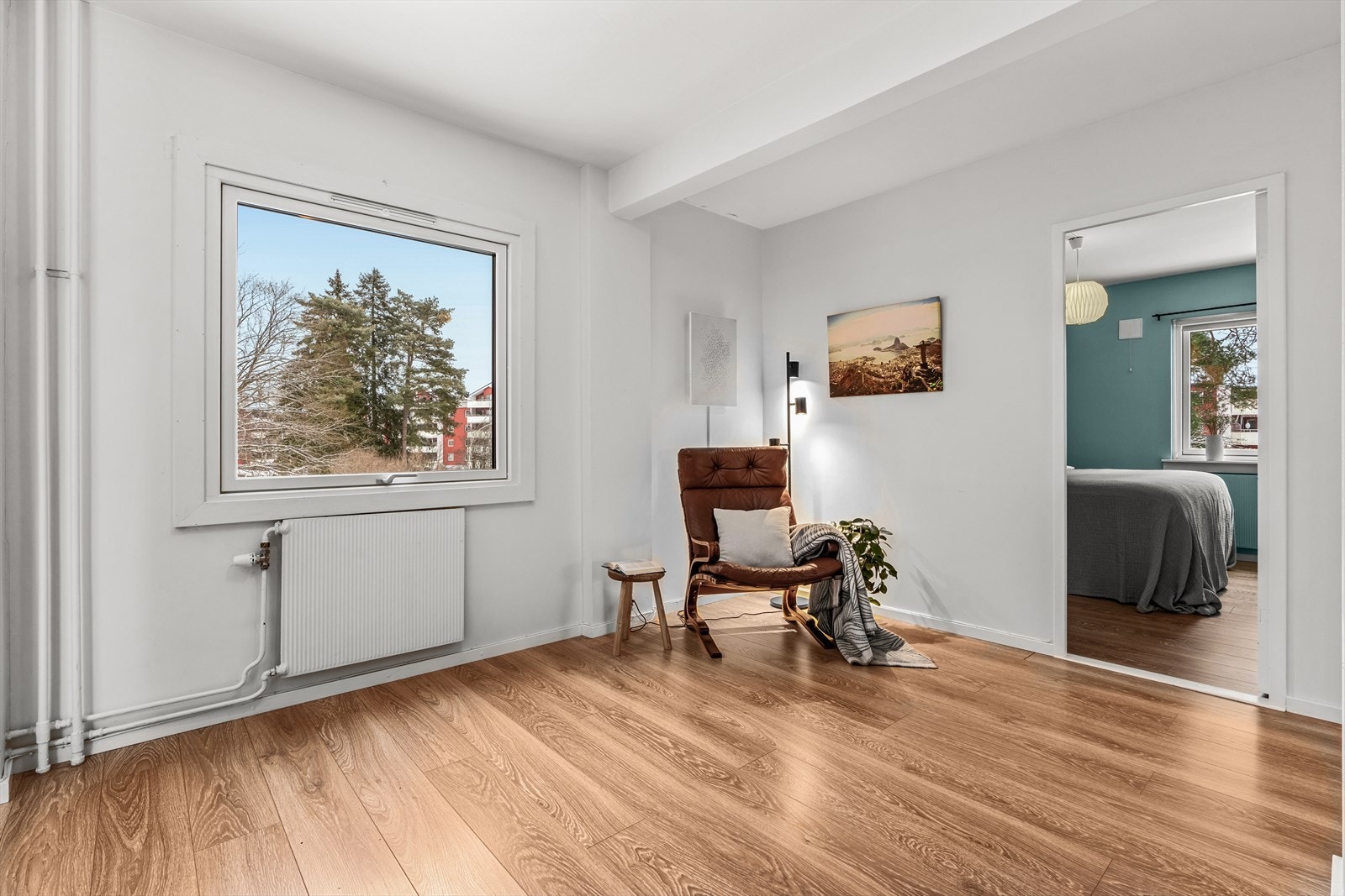 Leiligheten har en meget romslig gang. Galleribilde