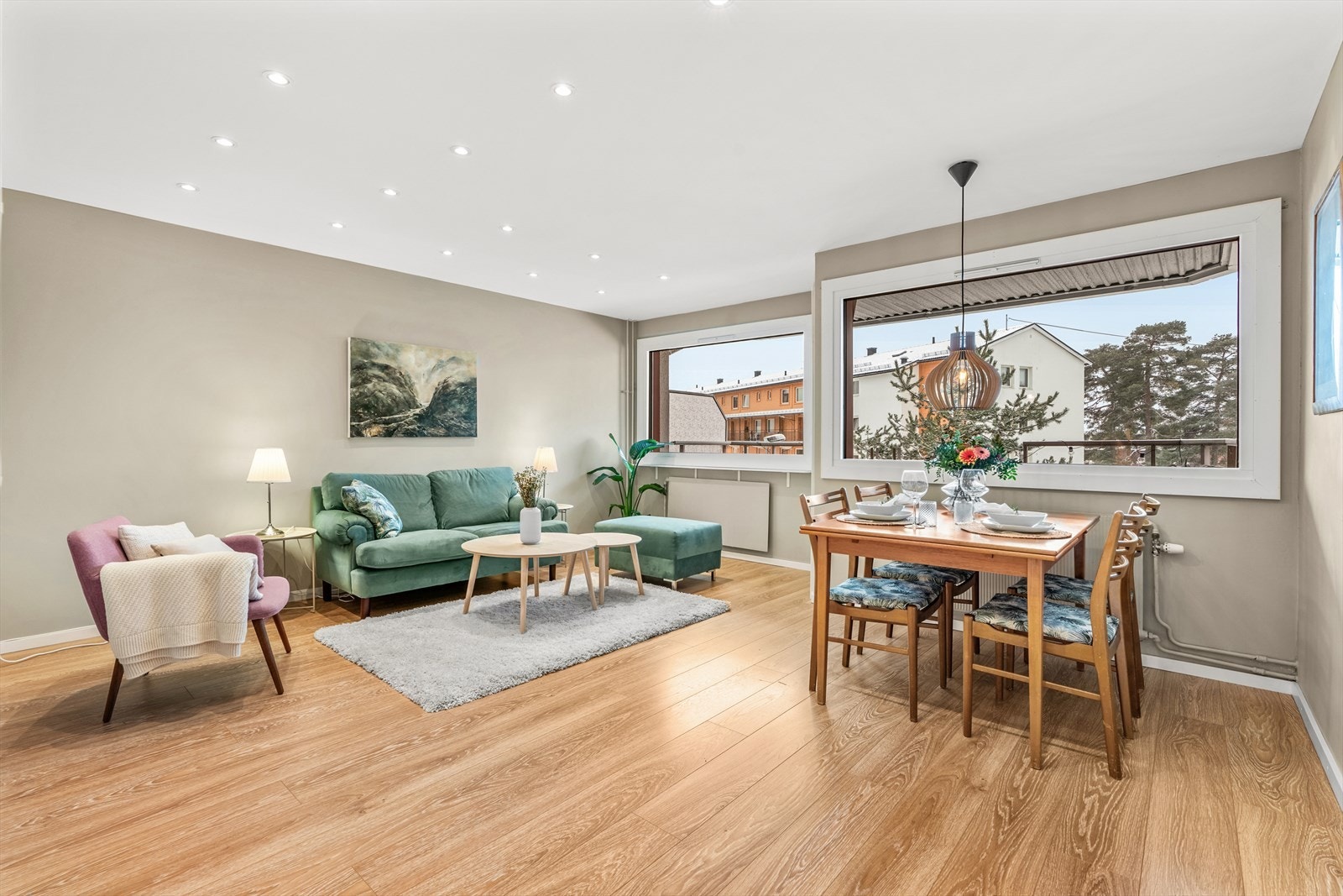 Sosialt midtpunkt. Stuen er av god størrelse. Galleribilde