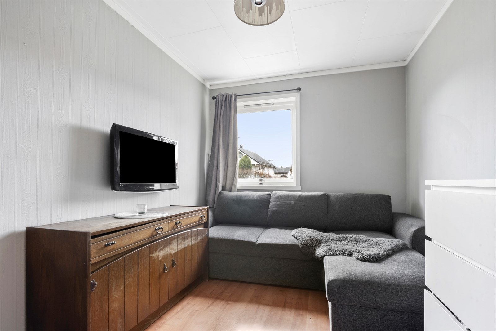 Begge er av god størrelse med plass til seng, nattbord og noe møblering. Galleribilde