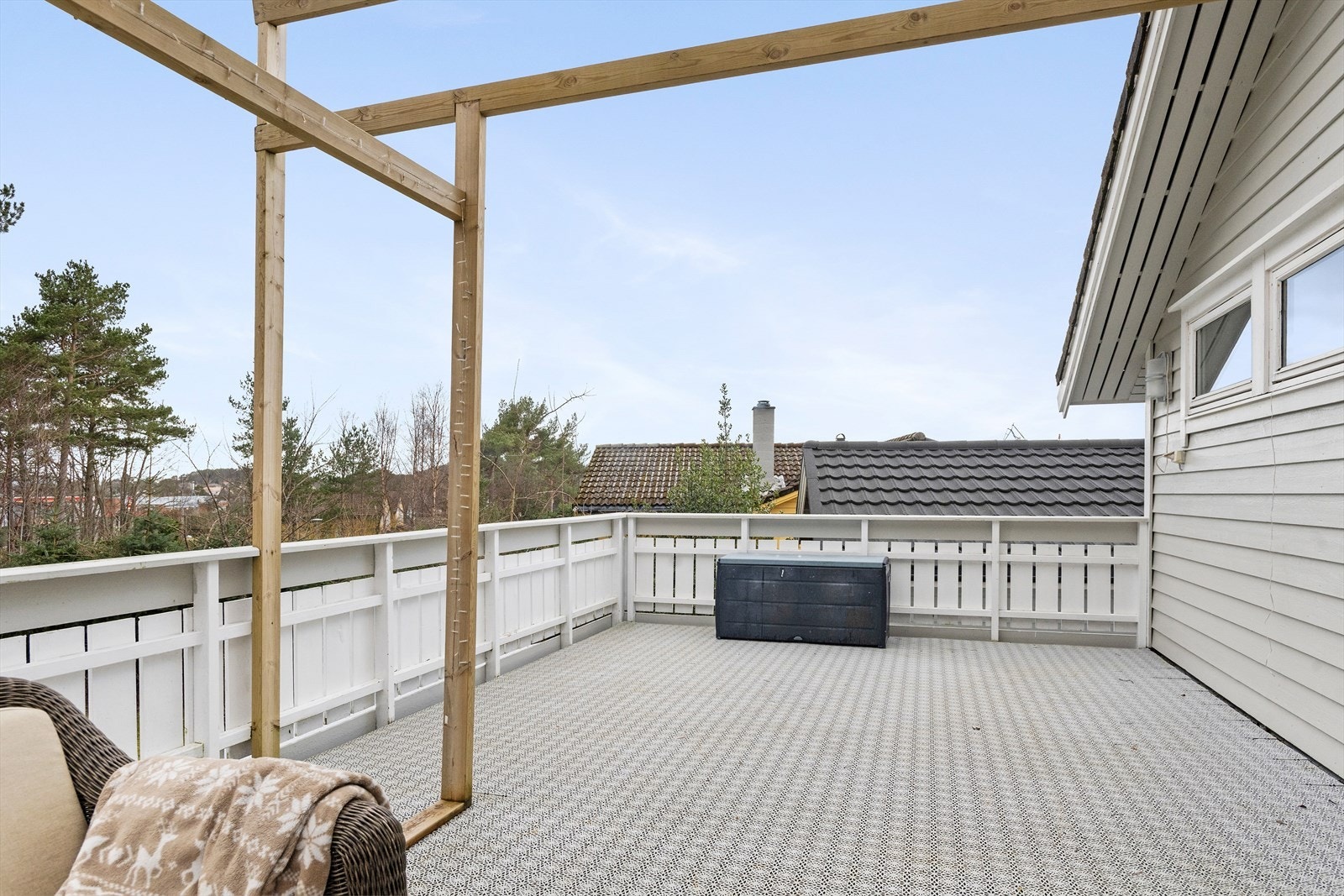 Terrassen er vendt mot sør og nyter således gode sol- og utsiktsforhold. Galleribilde