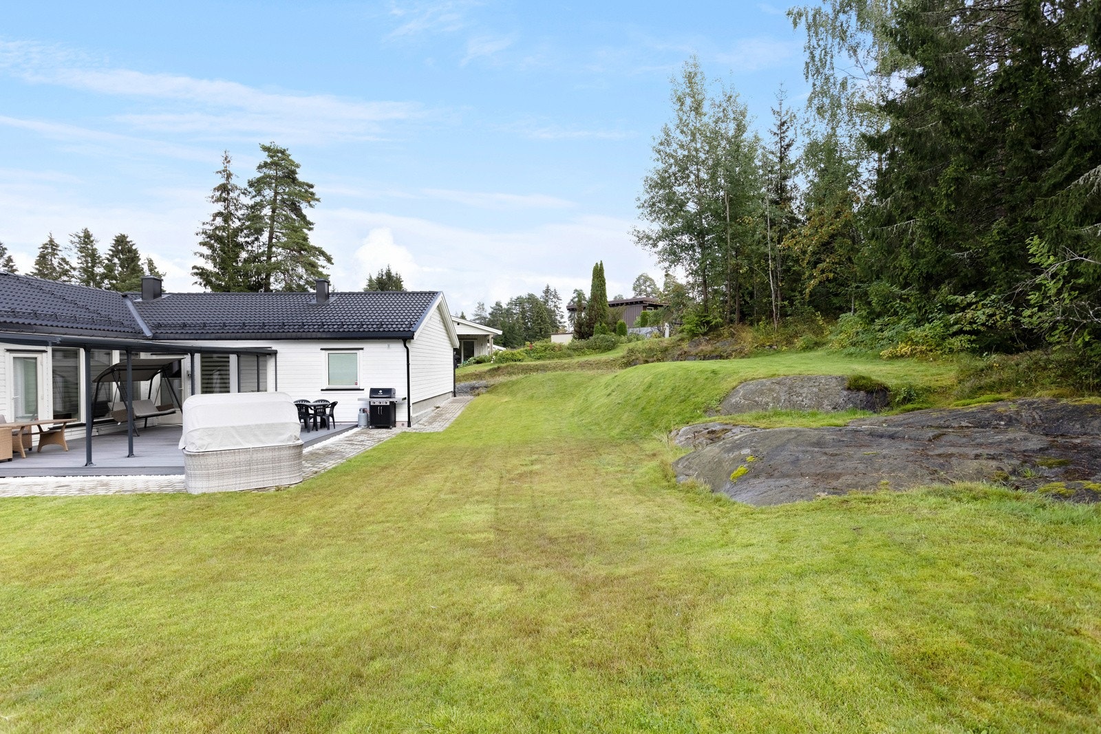 Boligen ligger i kort distanse fra Lørenskog sentrum. Galleribilde