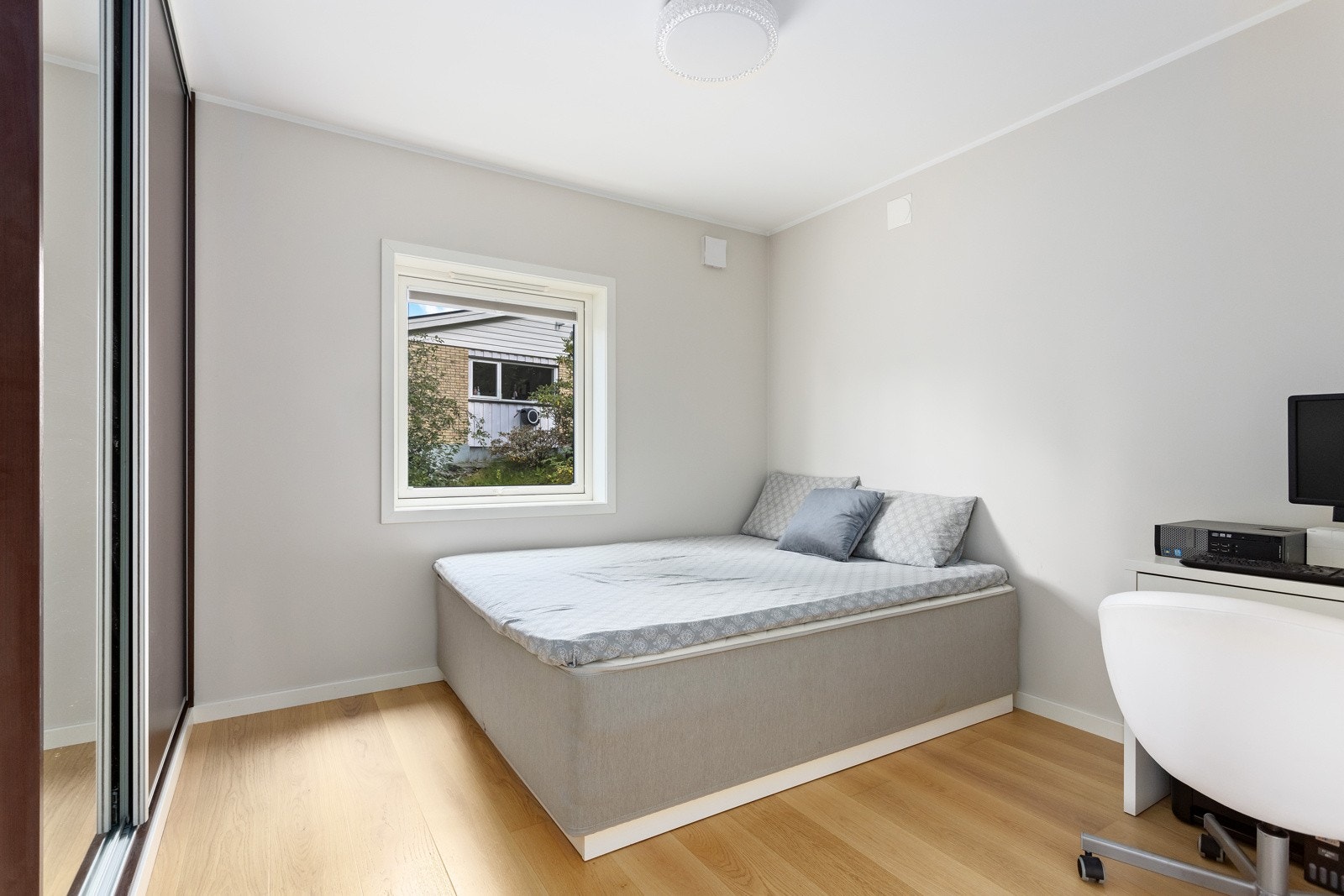 Soverommet vender mot rolige omgivelser - her sover du helt uforstyrret. Galleribilde