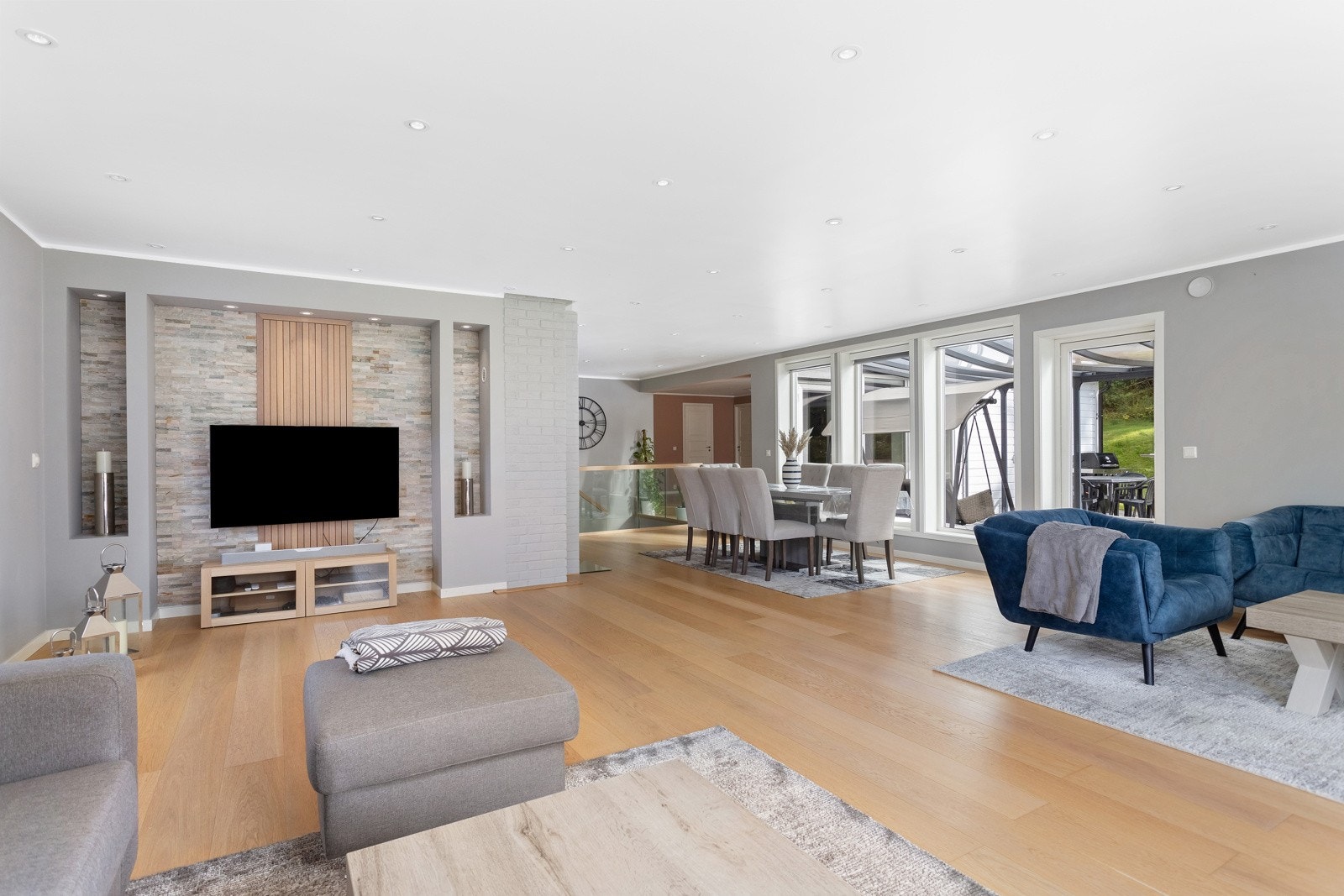 Stuen er delt i flere seksjoner. Galleribilde