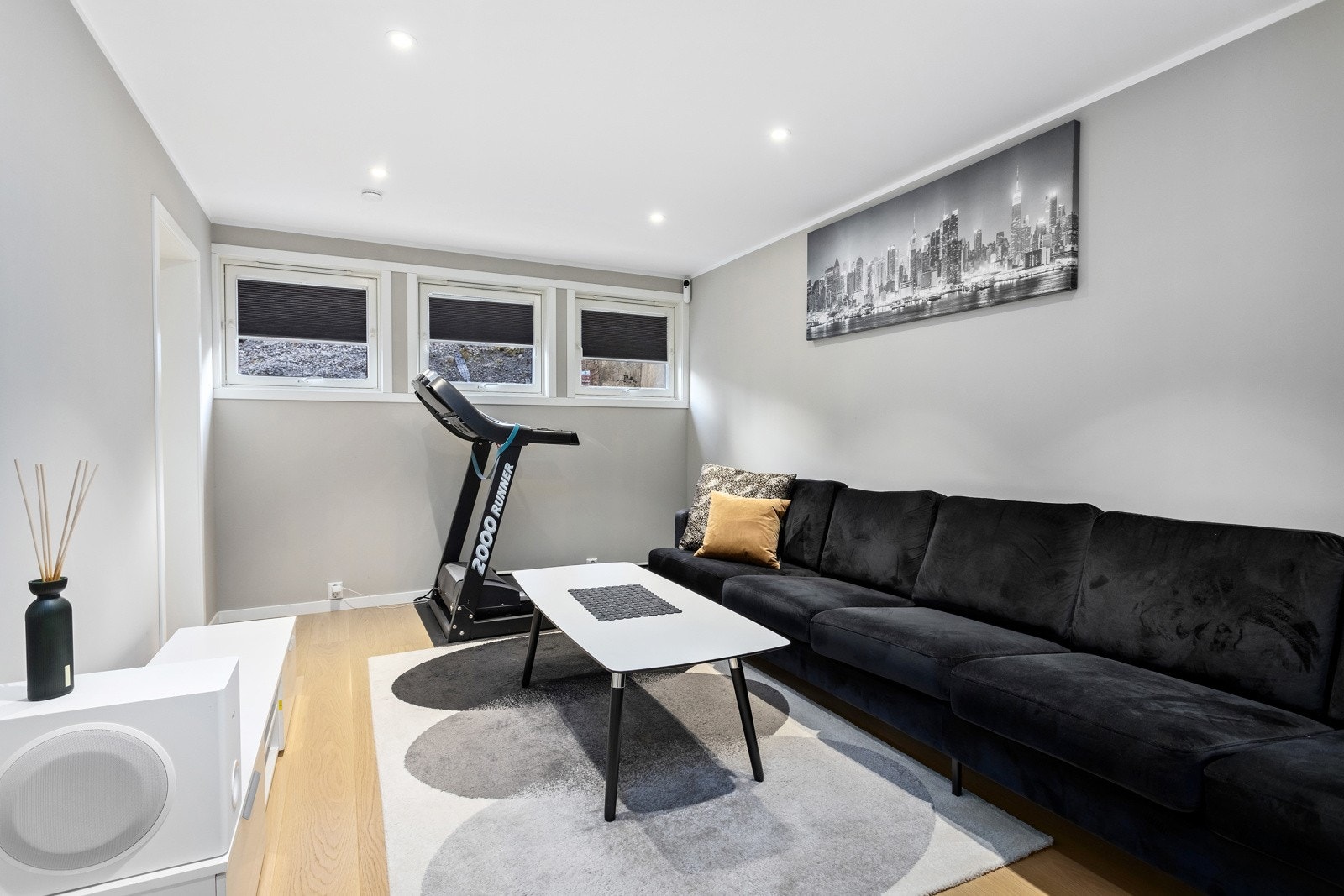 Kjellerstue i underetasjen. Galleribilde