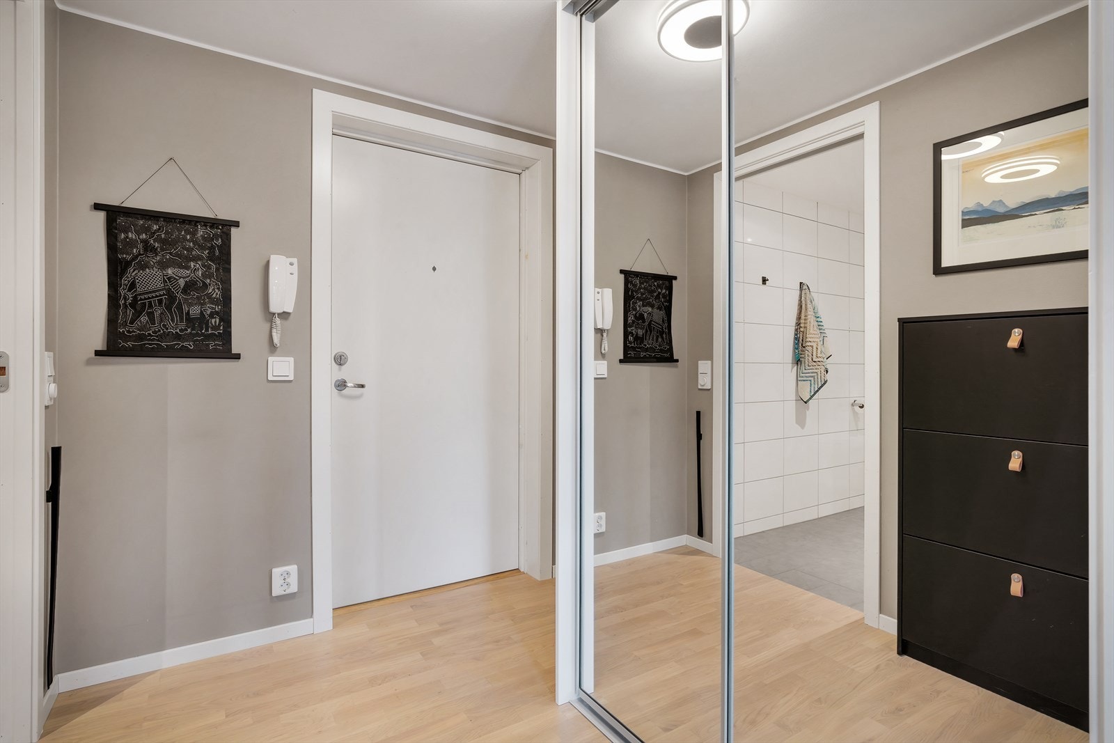 - Velkommen inn! Husk visningspåmelding - Galleribilde