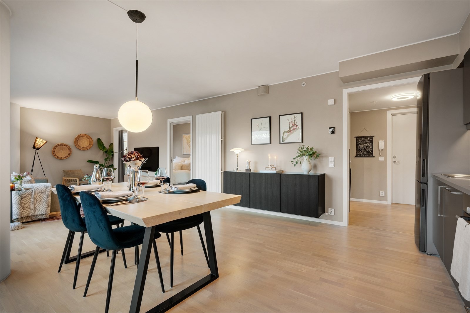 - I tillegg til oppvarming via radiatorovn i stue, har leiligheten balansert ventilasjon med varmegjenvinning - Galleribilde