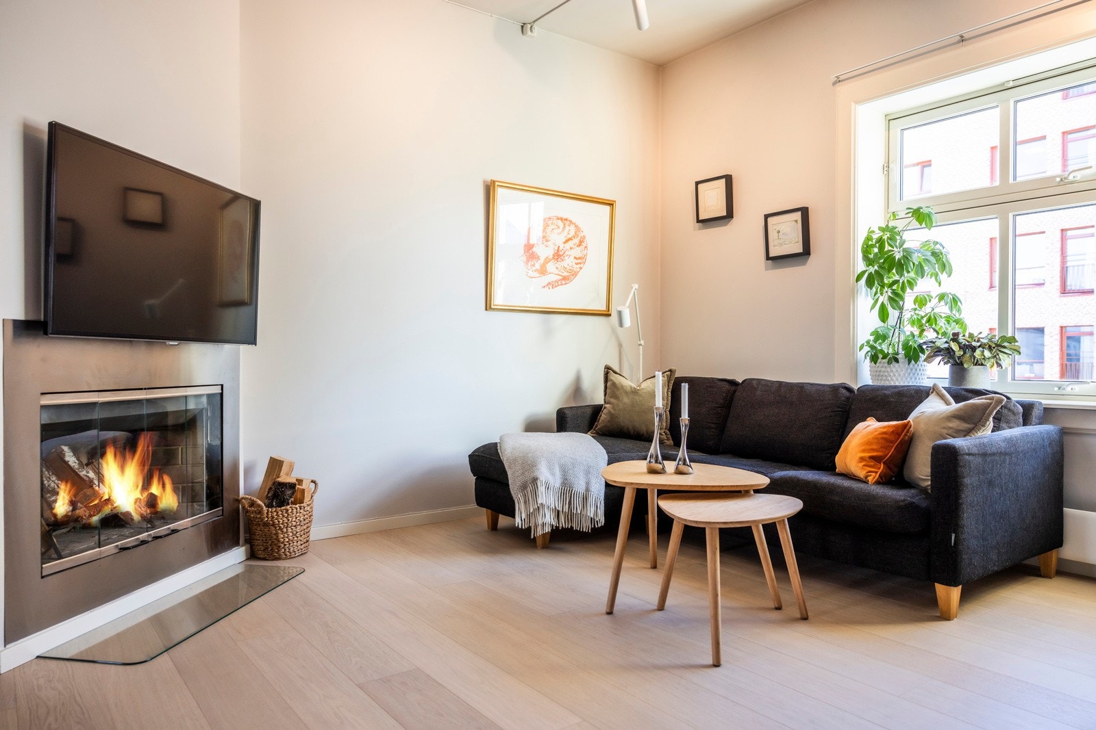 Innbydende stue med gode innredningsmuligheter. Galleribilde