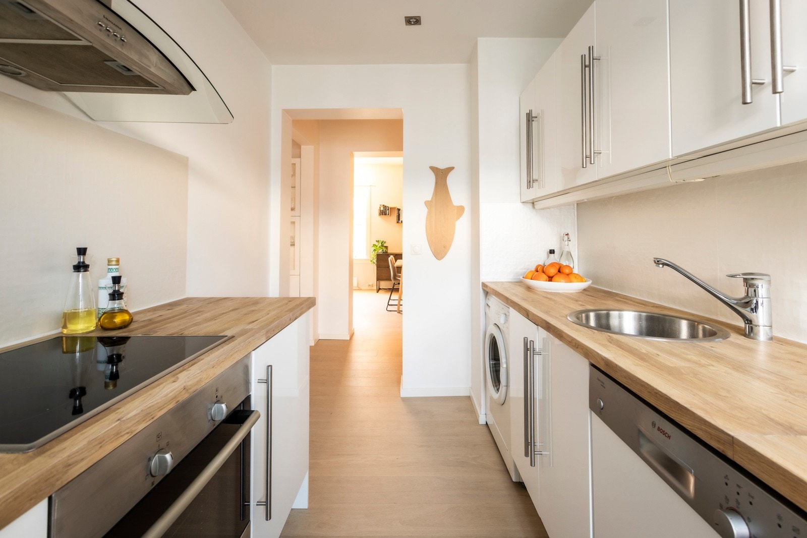 Hyggelig og velholdt kjøkken med heltre benkeplate. Galleribilde