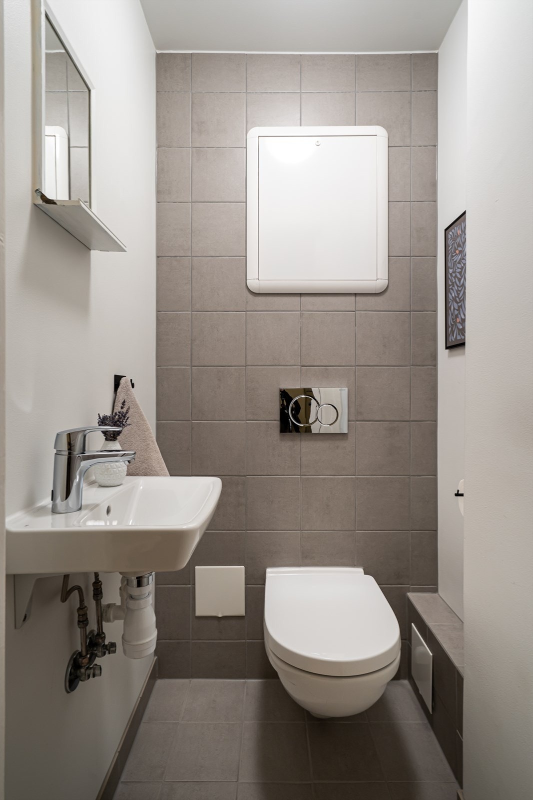 Toalettetrommet, som har inngang fra entréen, ble pusset opp i 2019. Galleribilde