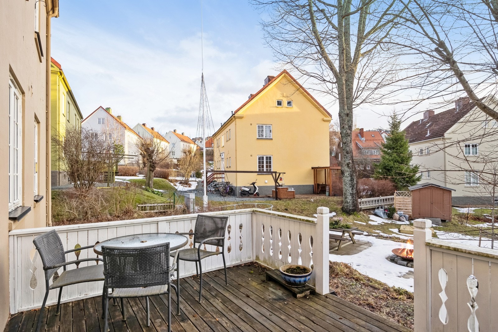 Flott felles terrasse med gode solforhold. Galleribilde