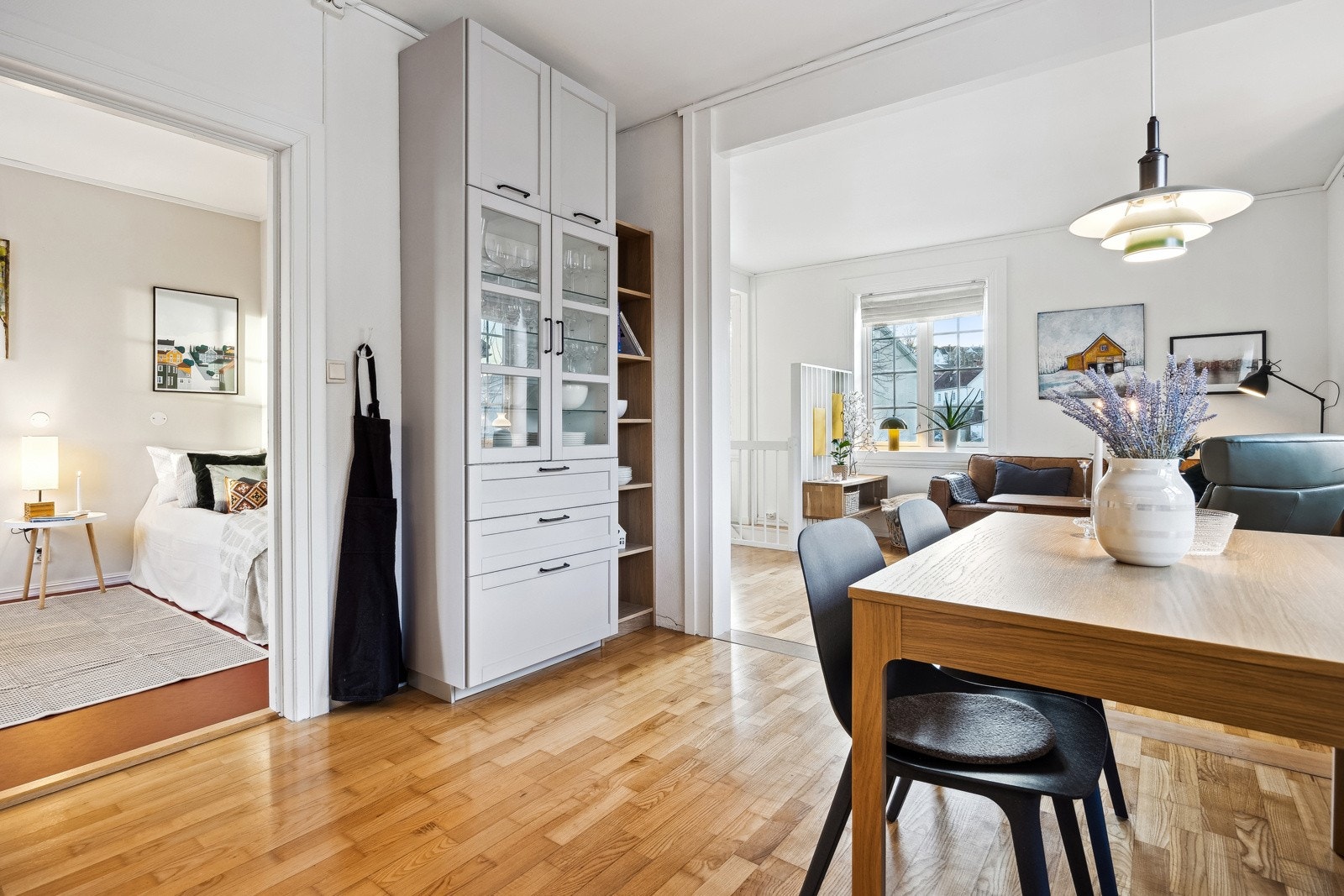 Her nyter man en utsøkt beliggenhet sentralt i bybildet, og samtidig i et skjermet og rolig nabolag. Galleribilde